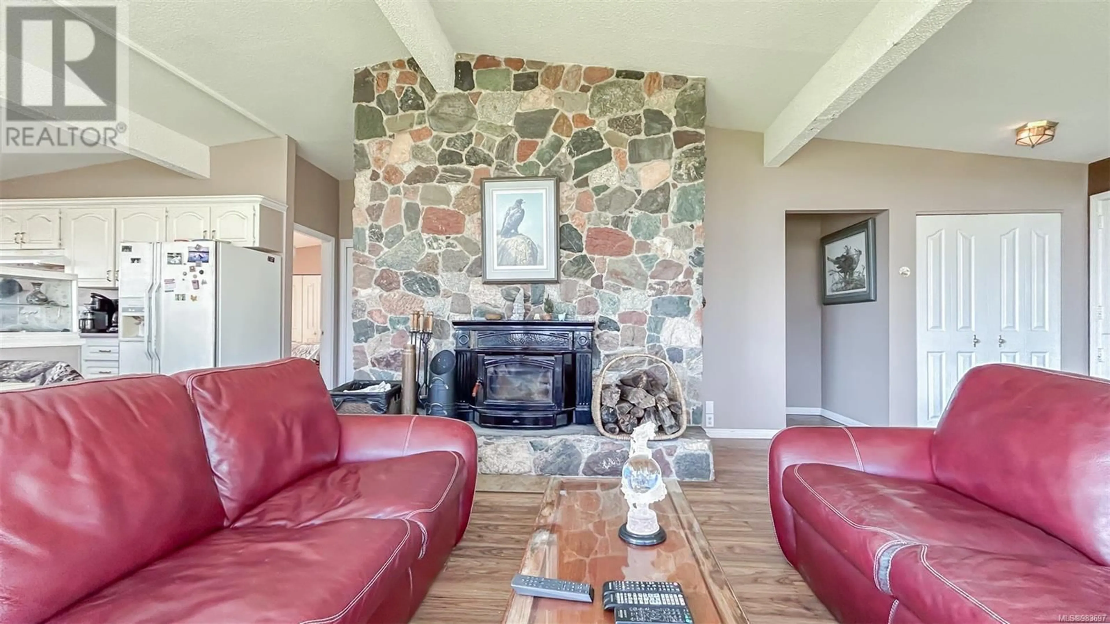 Living room with furniture, ceramic/tile floor for 1899 John Rd, North Saanich British Columbia V8L5S8