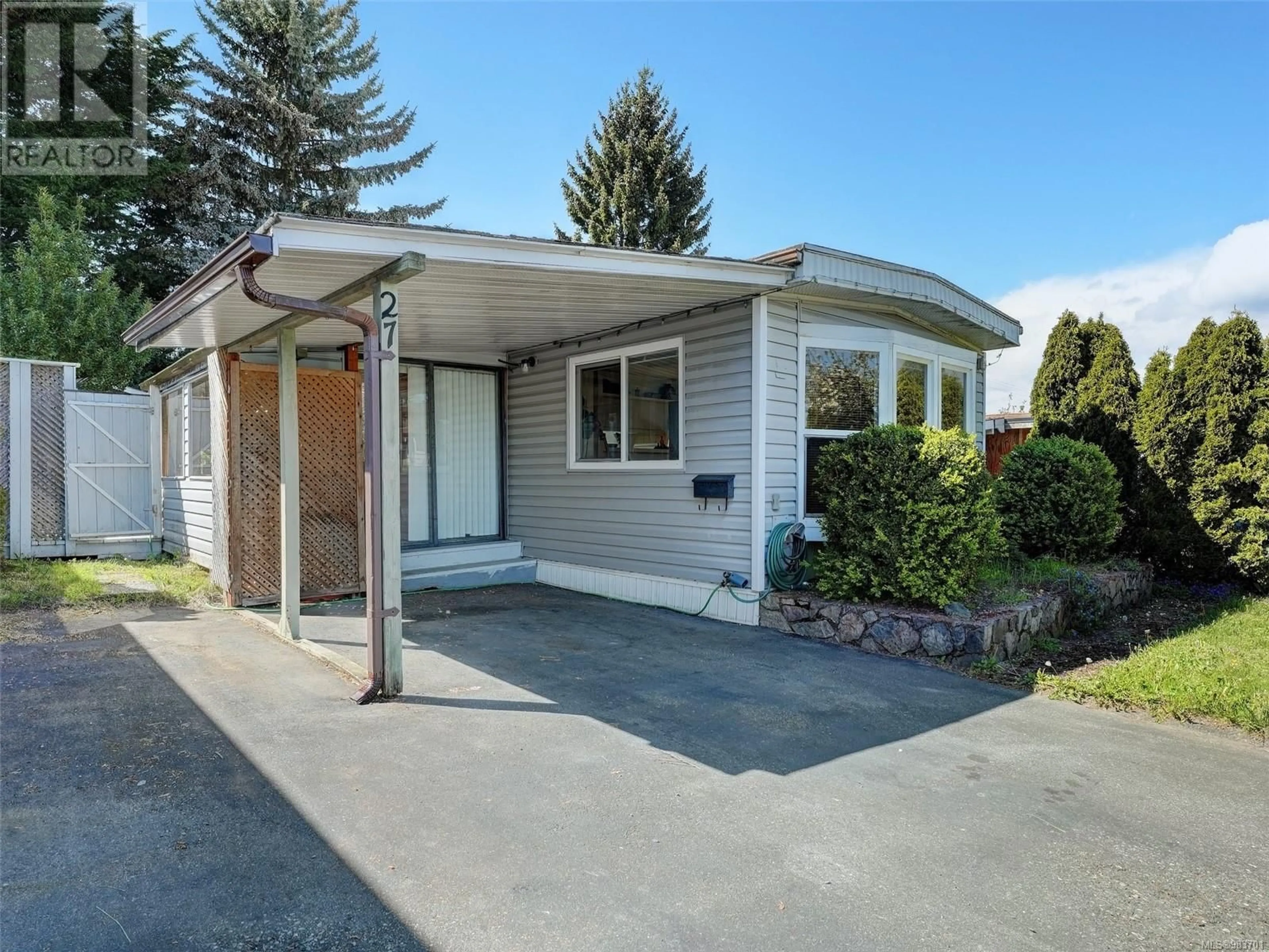 Home with vinyl exterior material, street for 27 124 Cooper Rd, View Royal British Columbia V9A7B3