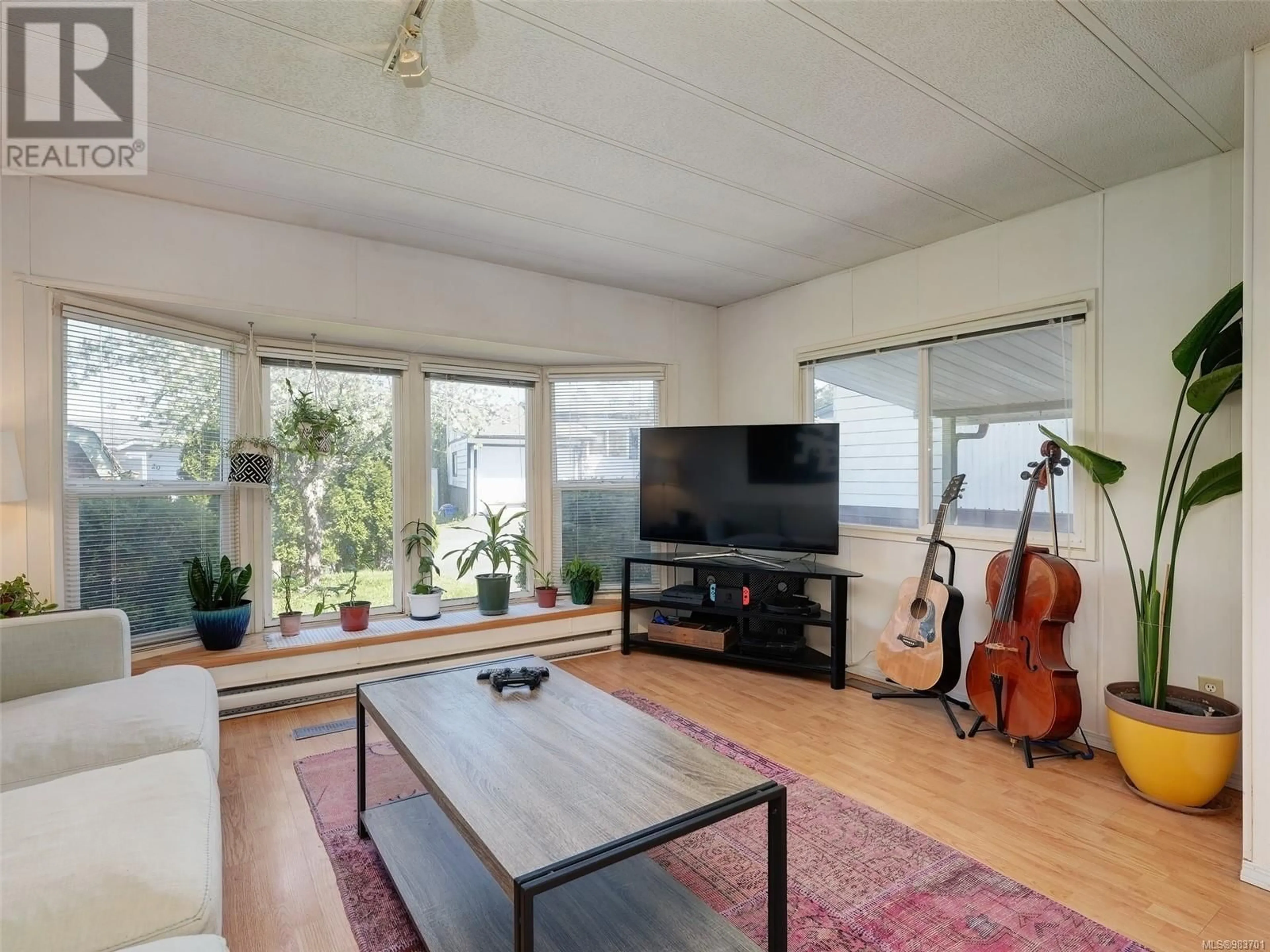 Living room with furniture, unknown for 27 124 Cooper Rd, View Royal British Columbia V9A7B3