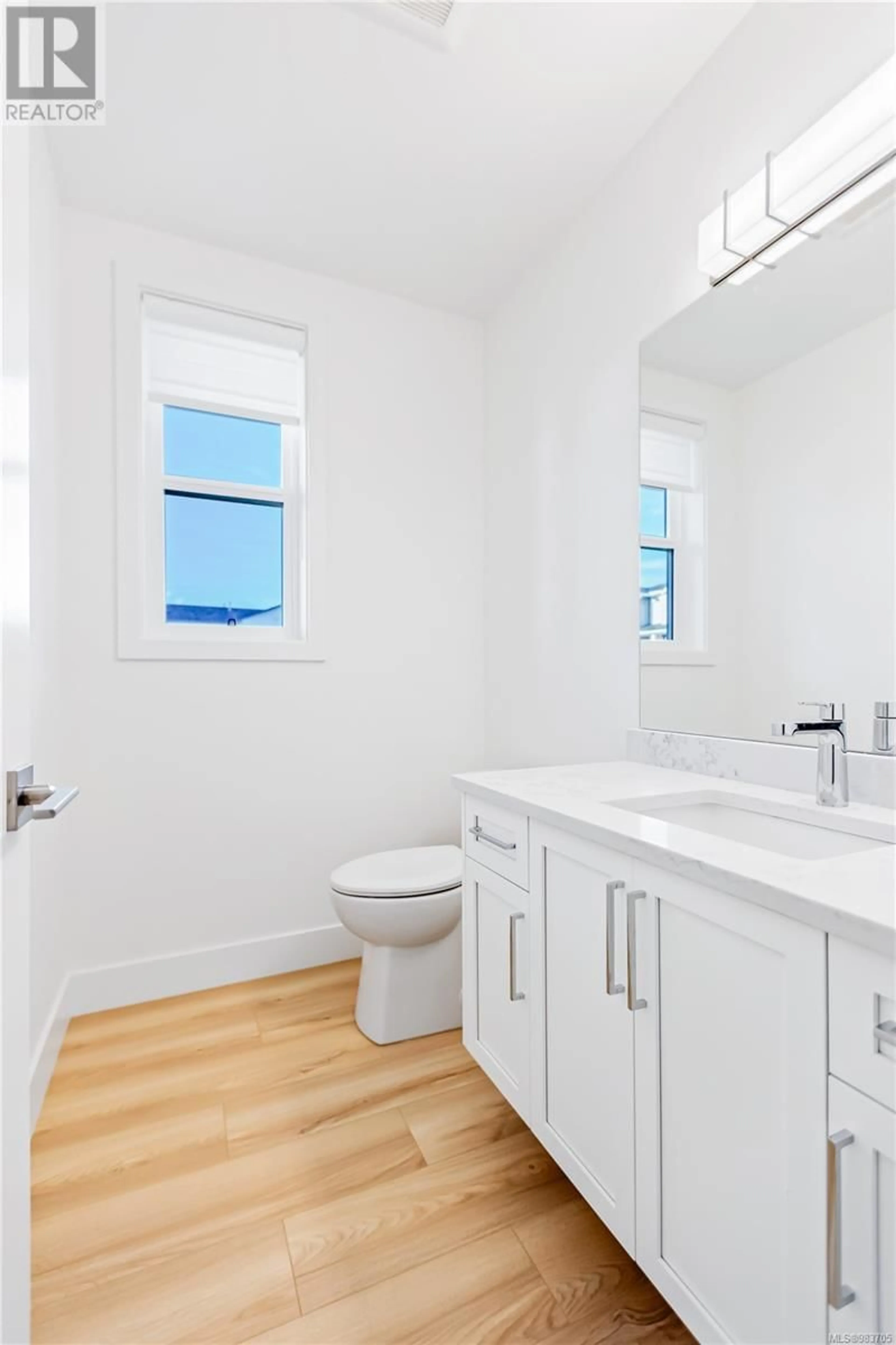 Contemporary bathroom, unknown for 2358 Swallow Pl, Langford British Columbia V9B6Y6