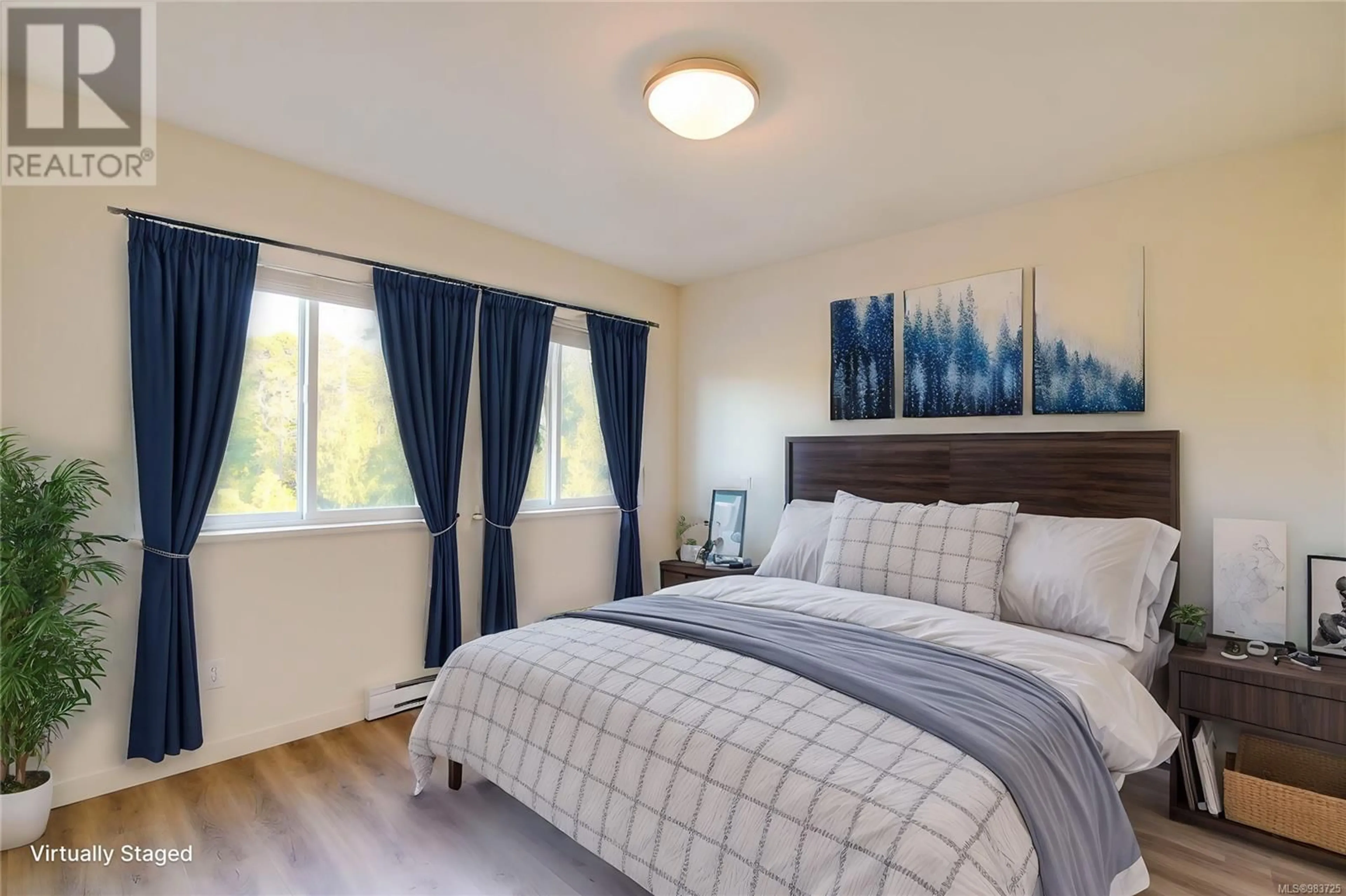 Bedroom with bed, wood/laminate floor for 4 - 1782 ST. JACQUES BOULEVARD, Ucluelet British Columbia V0R3A0