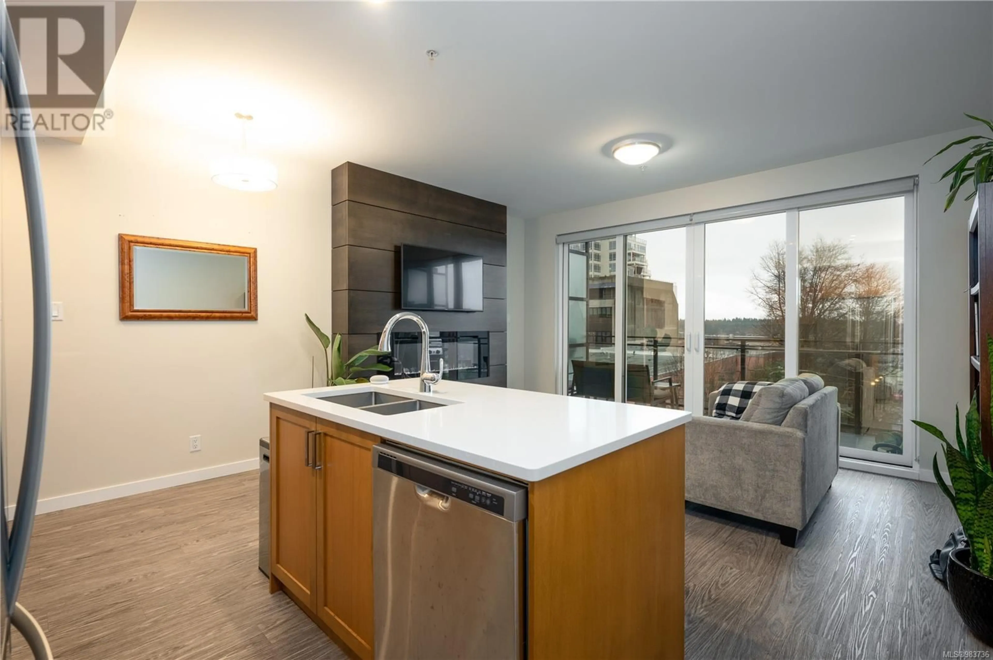 Open concept kitchen, unknown for 402 91 Chapel St, Nanaimo British Columbia V9R5H3