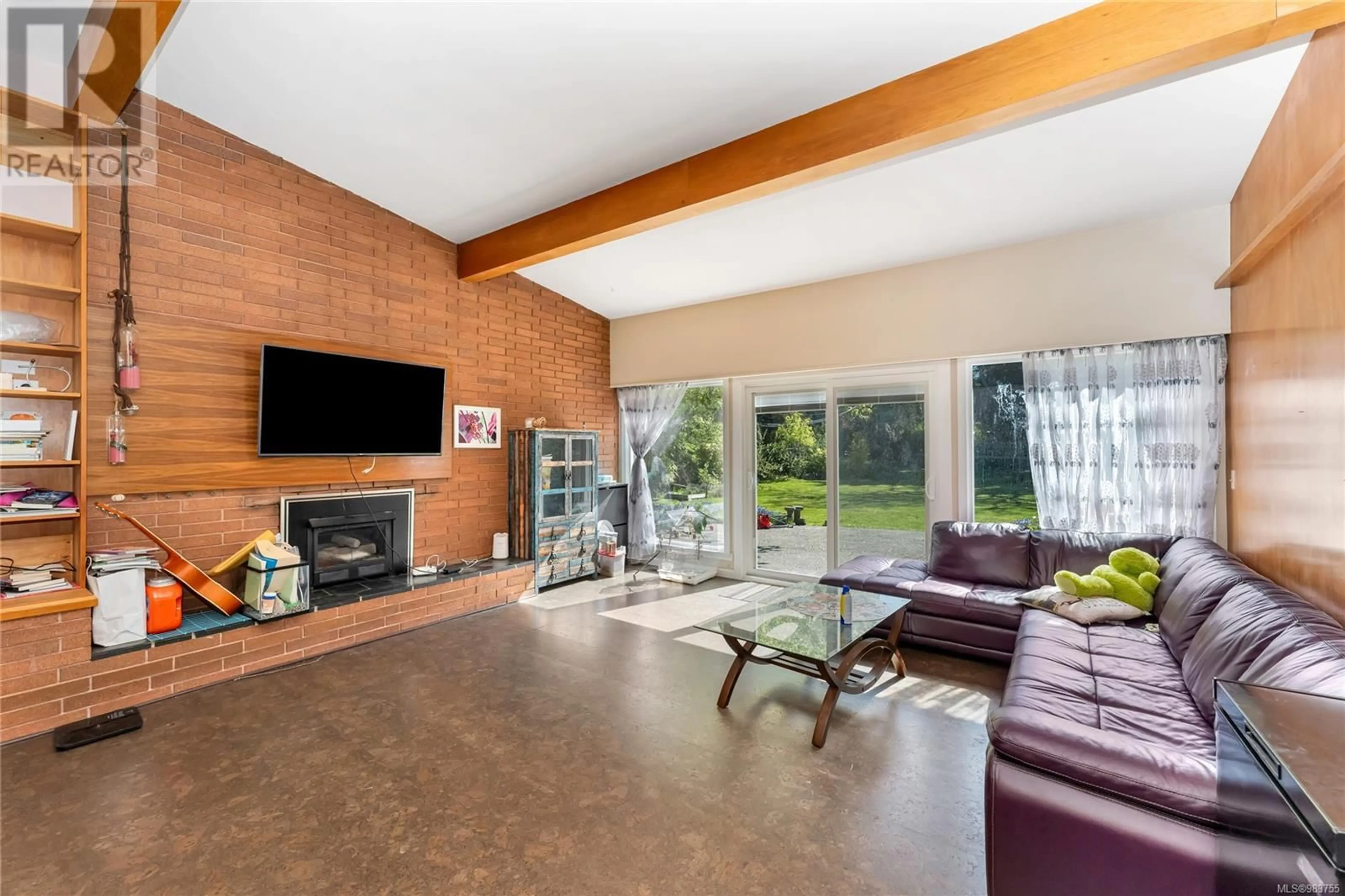 Living room with furniture, unknown for 3401 Woodburn Ave, Oak Bay British Columbia V8P5B8