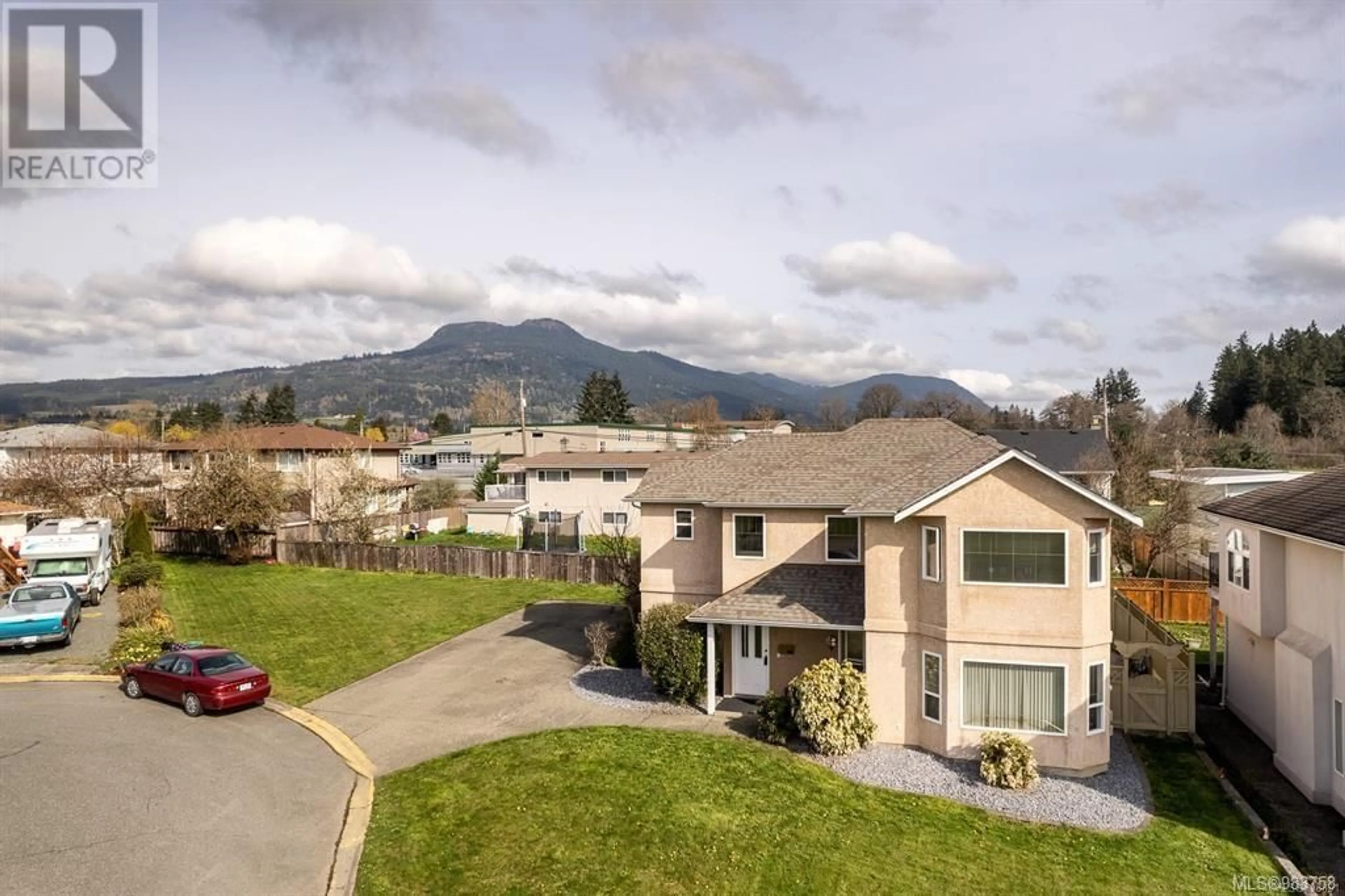 A pic from outside/outdoor area/front of a property/back of a property/a pic from drone, mountain view for 3257 Gilana Pl, Duncan British Columbia V9L5H5