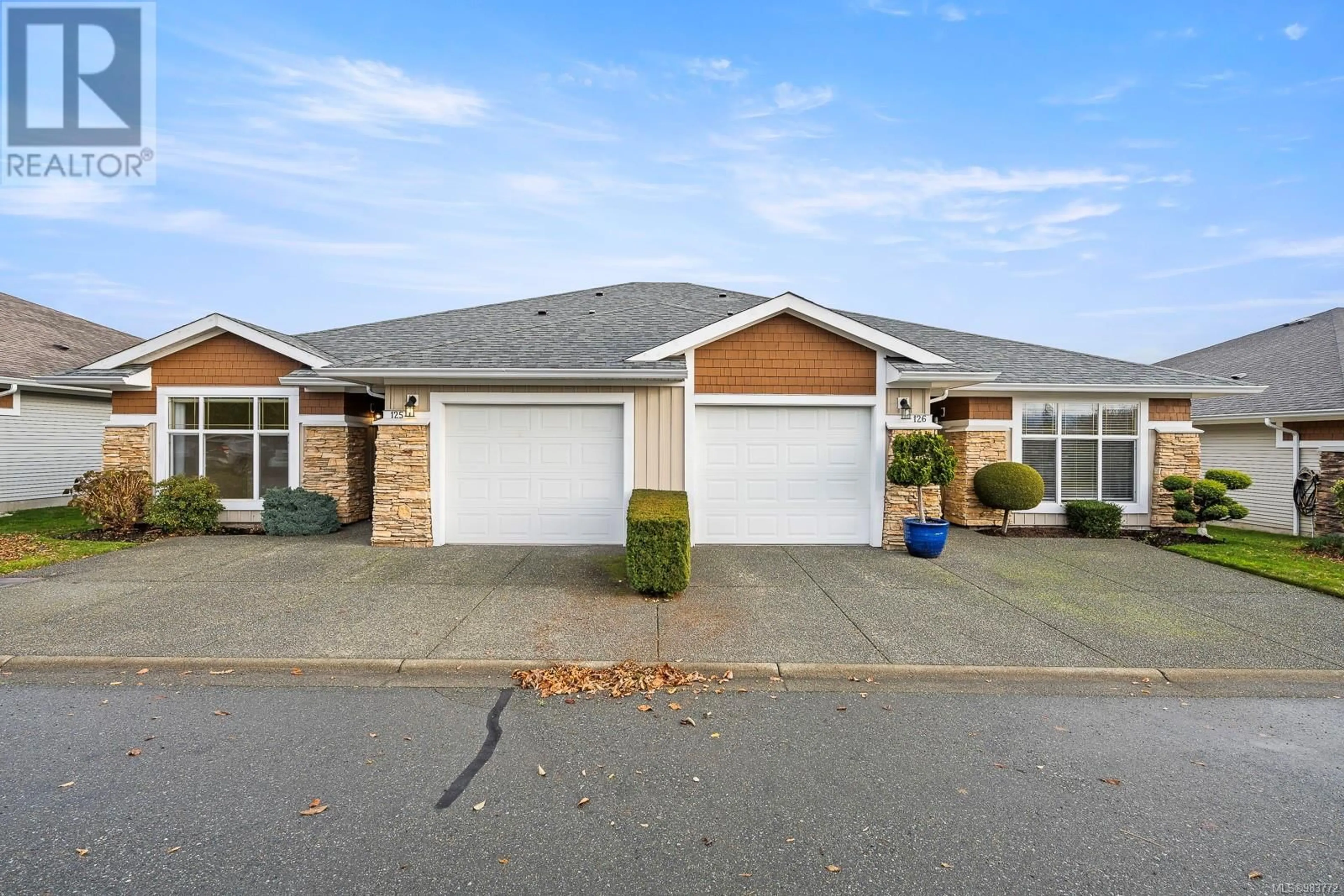 Home with vinyl exterior material, street for 125 1919 St. Andrews Pl, Courtenay British Columbia V9N9J4