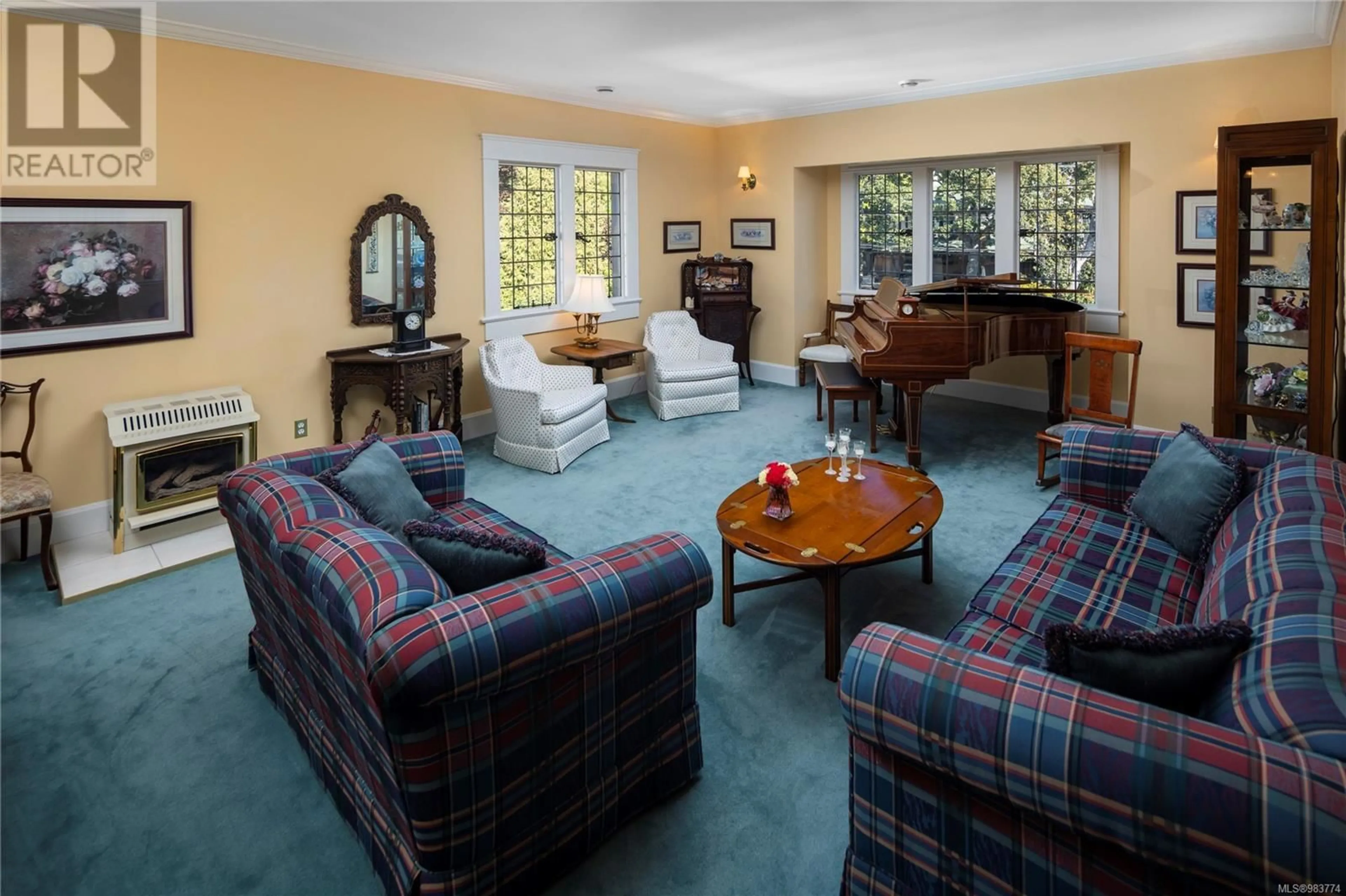 Living room with furniture, carpet floor for 944 St. Charles St, Victoria British Columbia V8S3P6