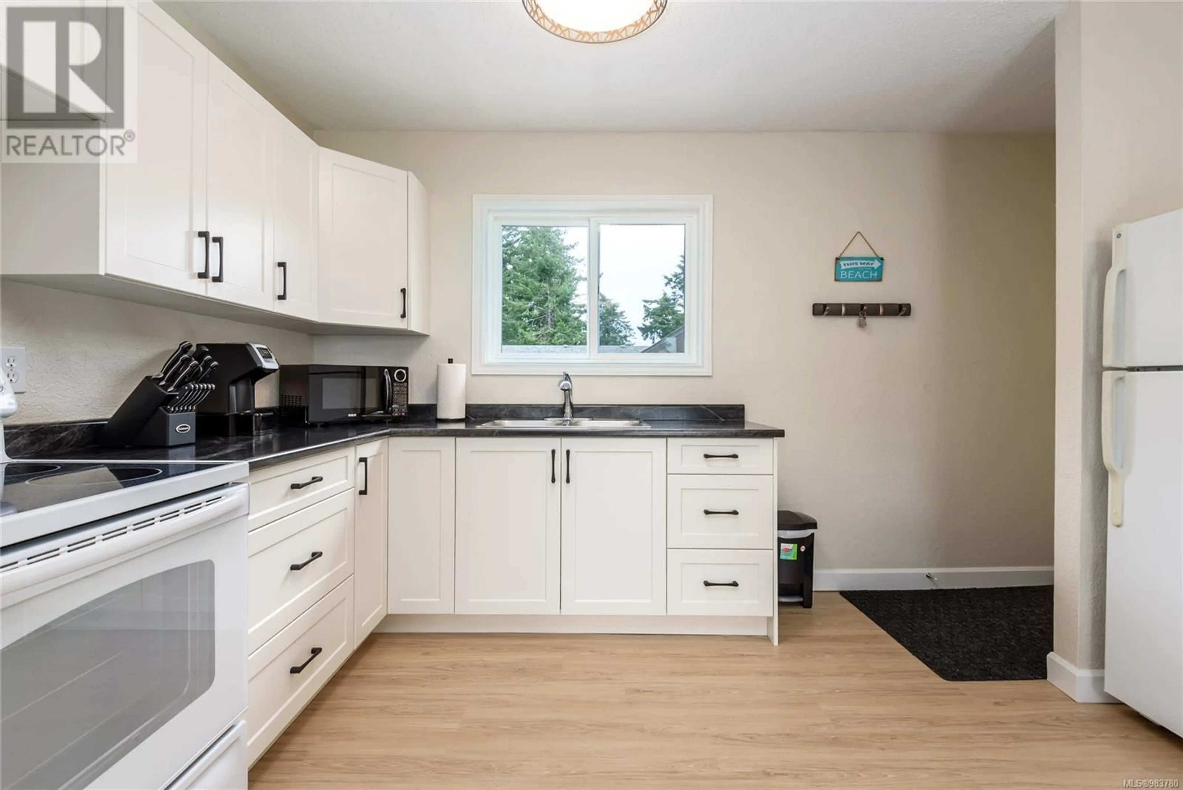 Standard kitchen, unknown for 11 5730 Coral Rd, Courtenay British Columbia V9J1W9