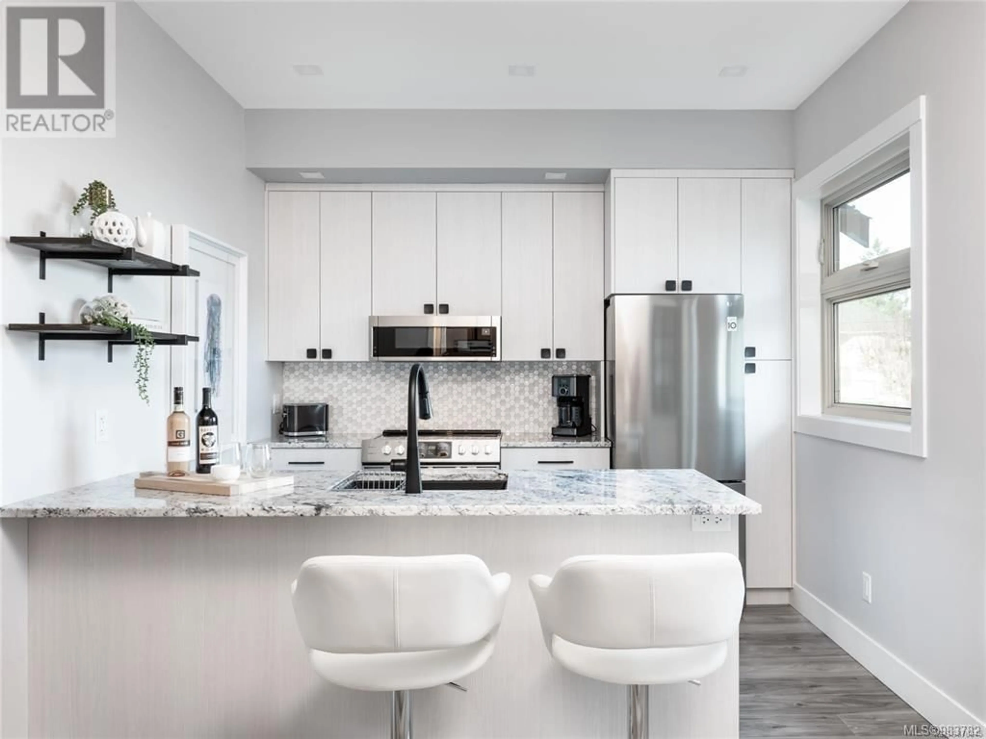 Contemporary kitchen, ceramic/tile floor for 52 - 1175 RESORT DRIVE, Parksville British Columbia V9P2E3