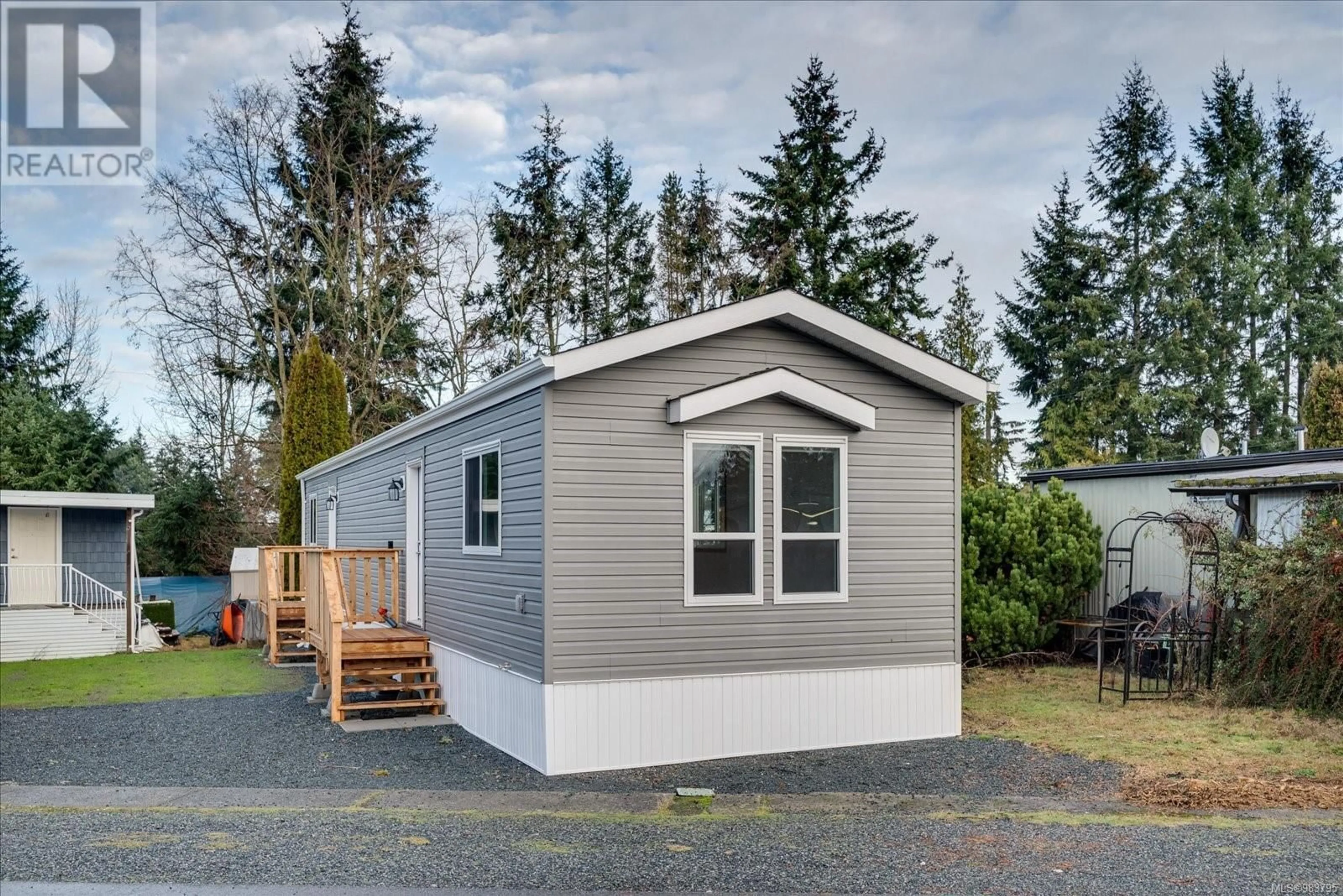 Home with vinyl exterior material, street for 21 6820 Parklands Pl, Lantzville British Columbia V0R2H0