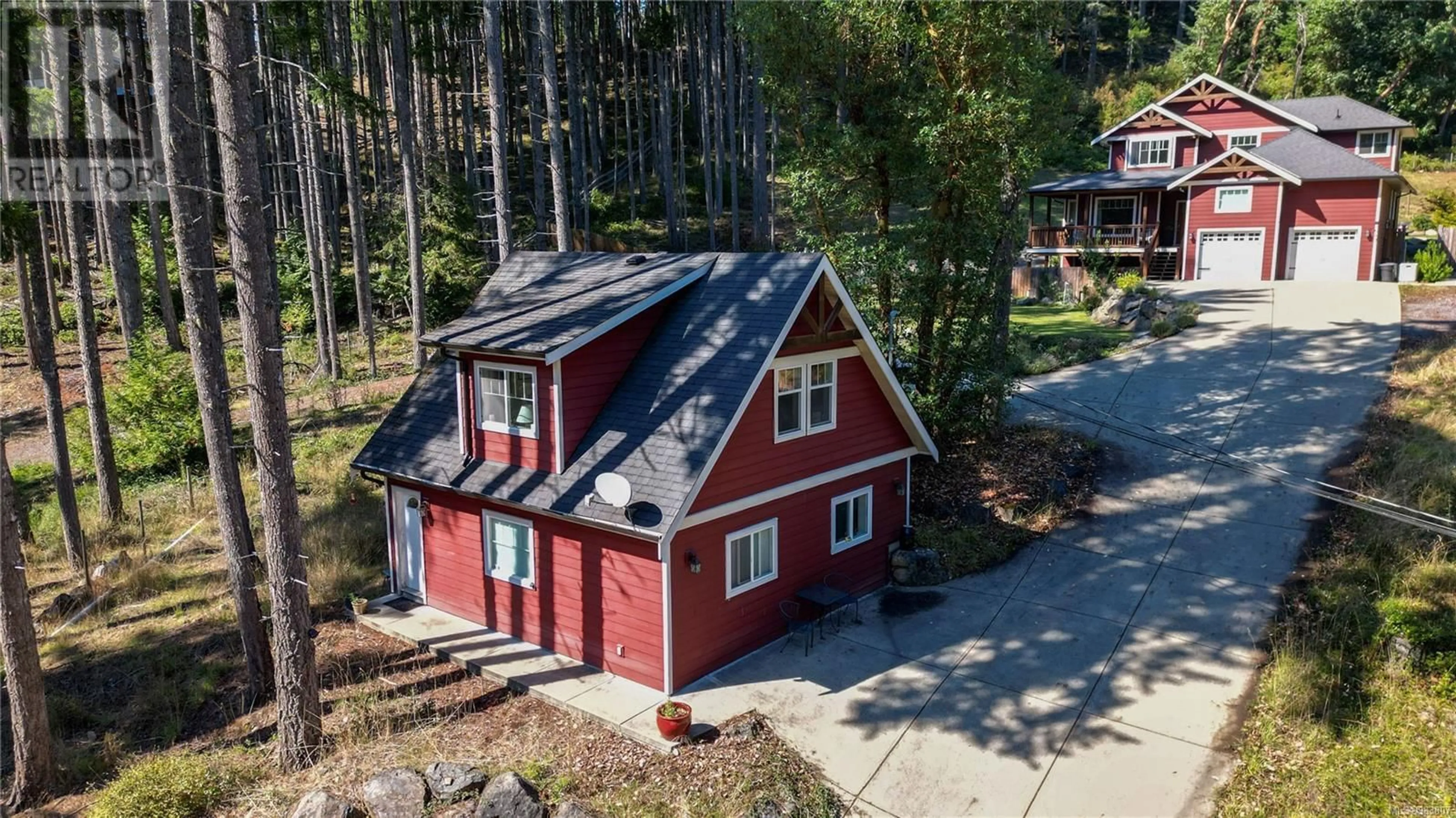 A pic from outside/outdoor area/front of a property/back of a property/a pic from drone, unknown for 3649 Robb Pl, Highlands British Columbia V9E1C8