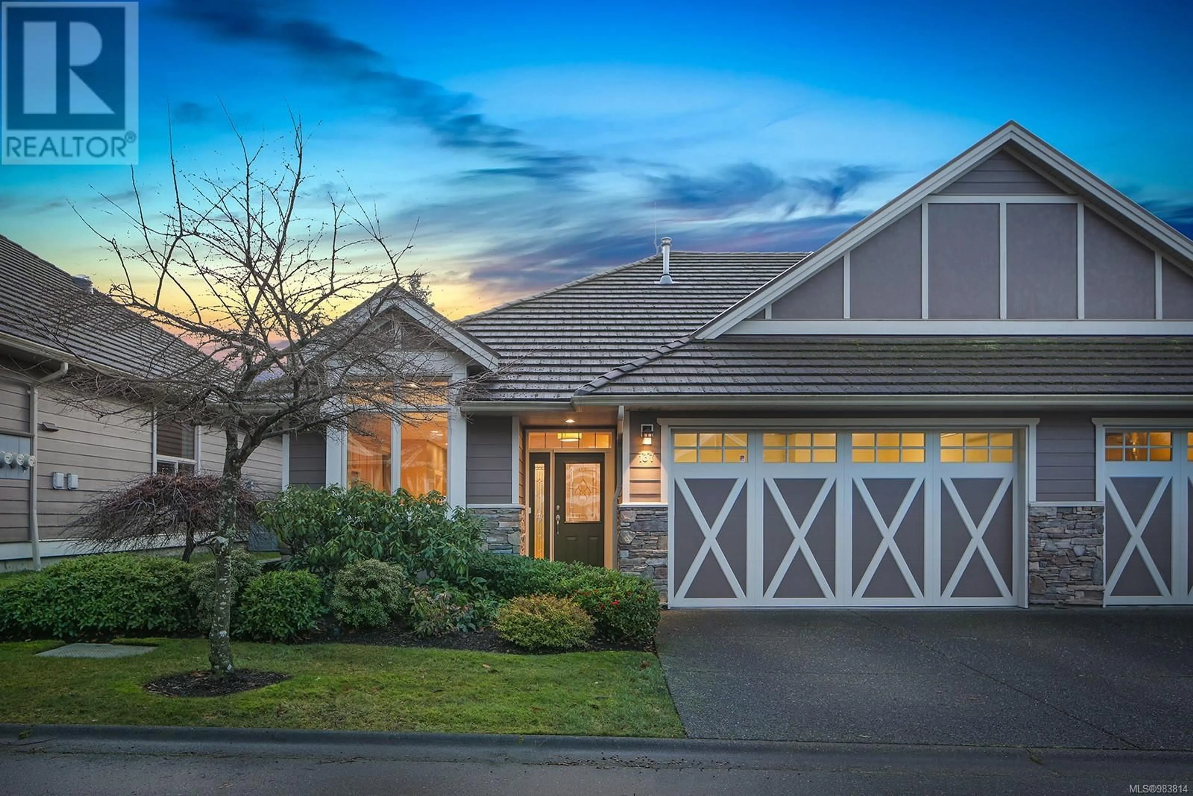 Home with vinyl exterior material, street for 137 2315 Suffolk Cres, Courtenay British Columbia V9N3Z4