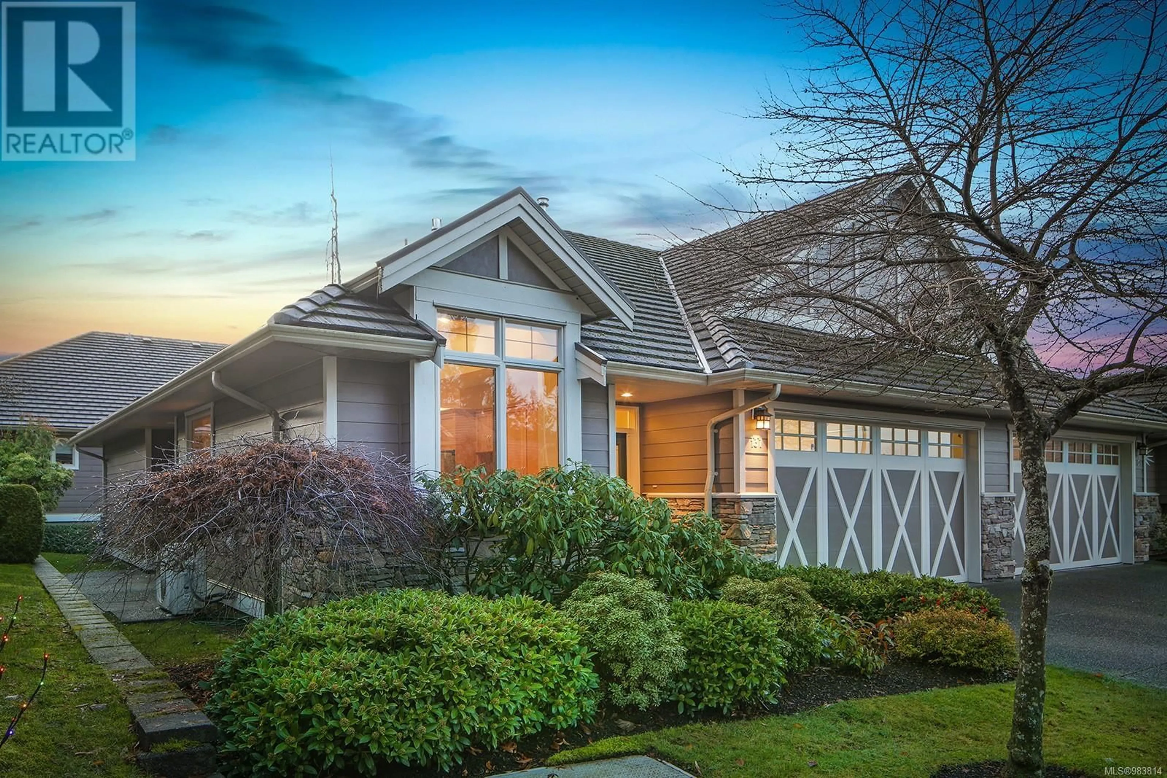 Home with vinyl exterior material, street for 137 2315 Suffolk Cres, Courtenay British Columbia V9N3Z4