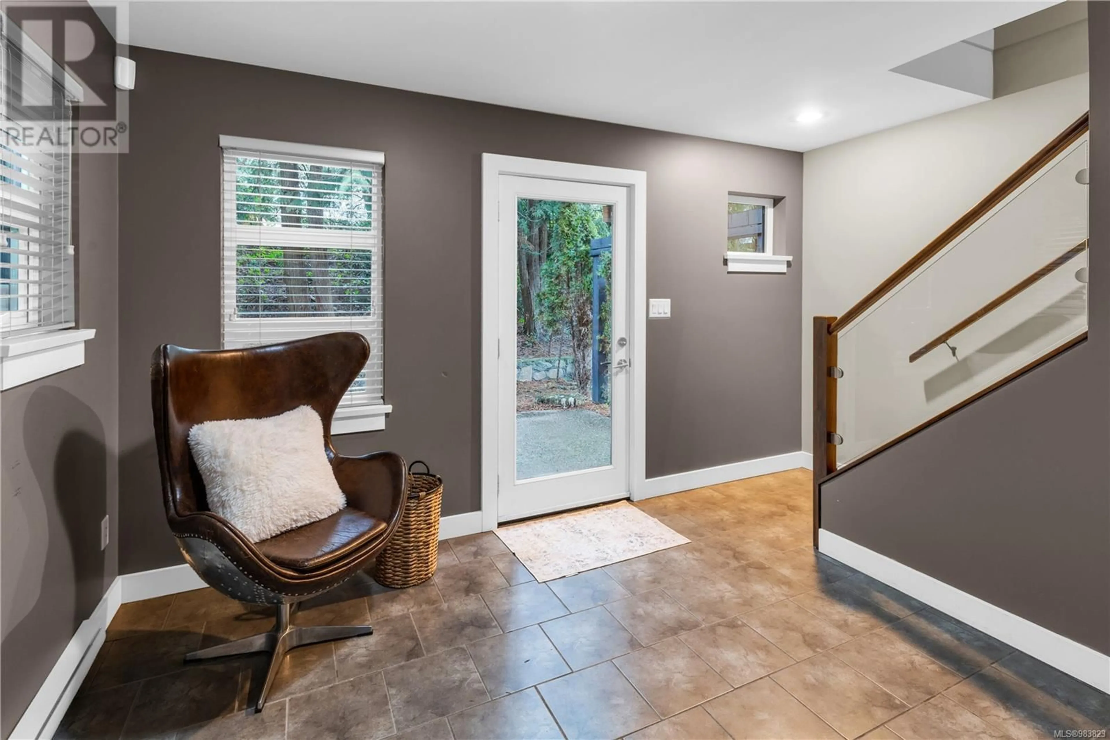 Indoor entryway for 4 1234 Johnson St, Victoria British Columbia V8V3P1