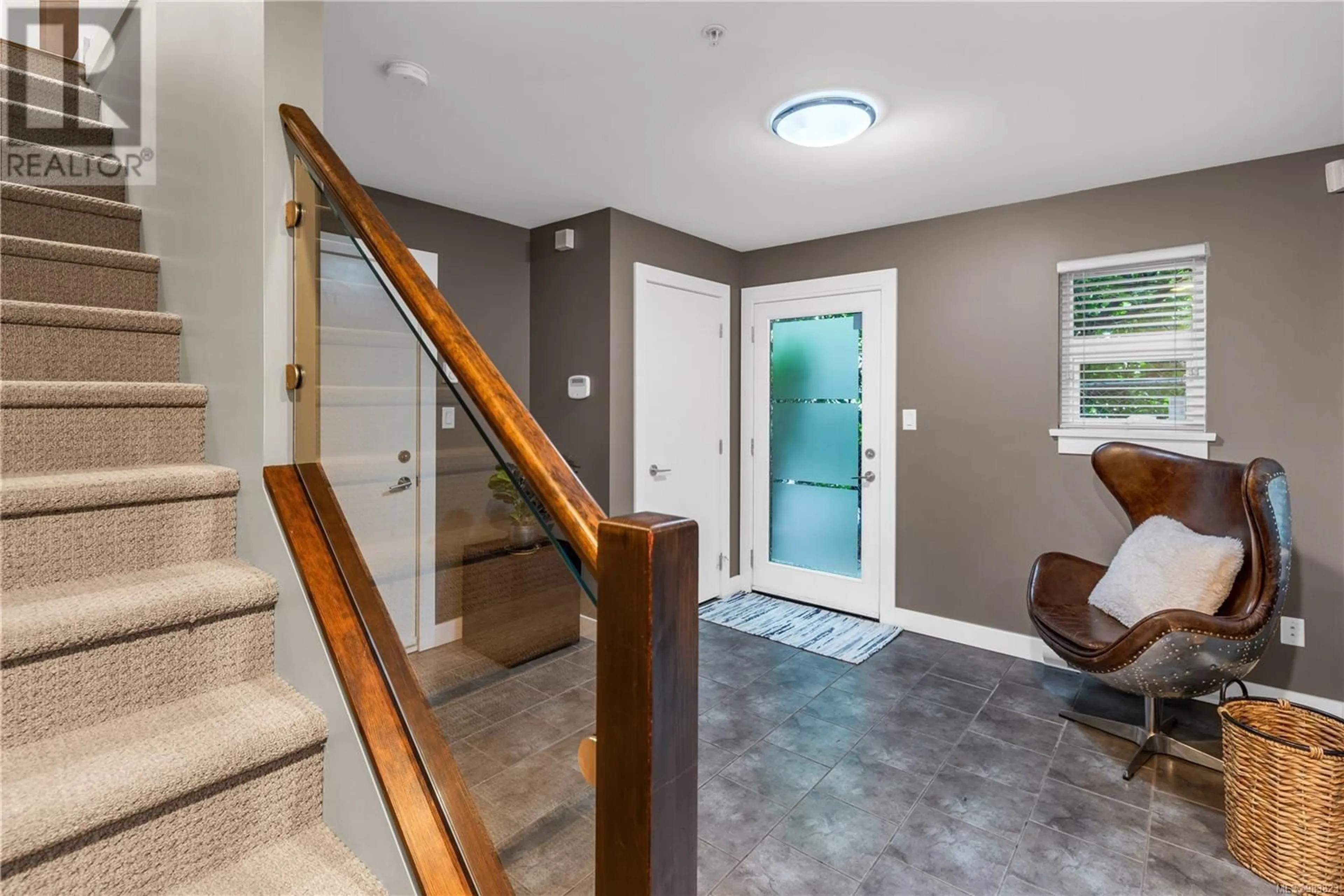 Indoor entryway for 4 1234 Johnson St, Victoria British Columbia V8V3P1