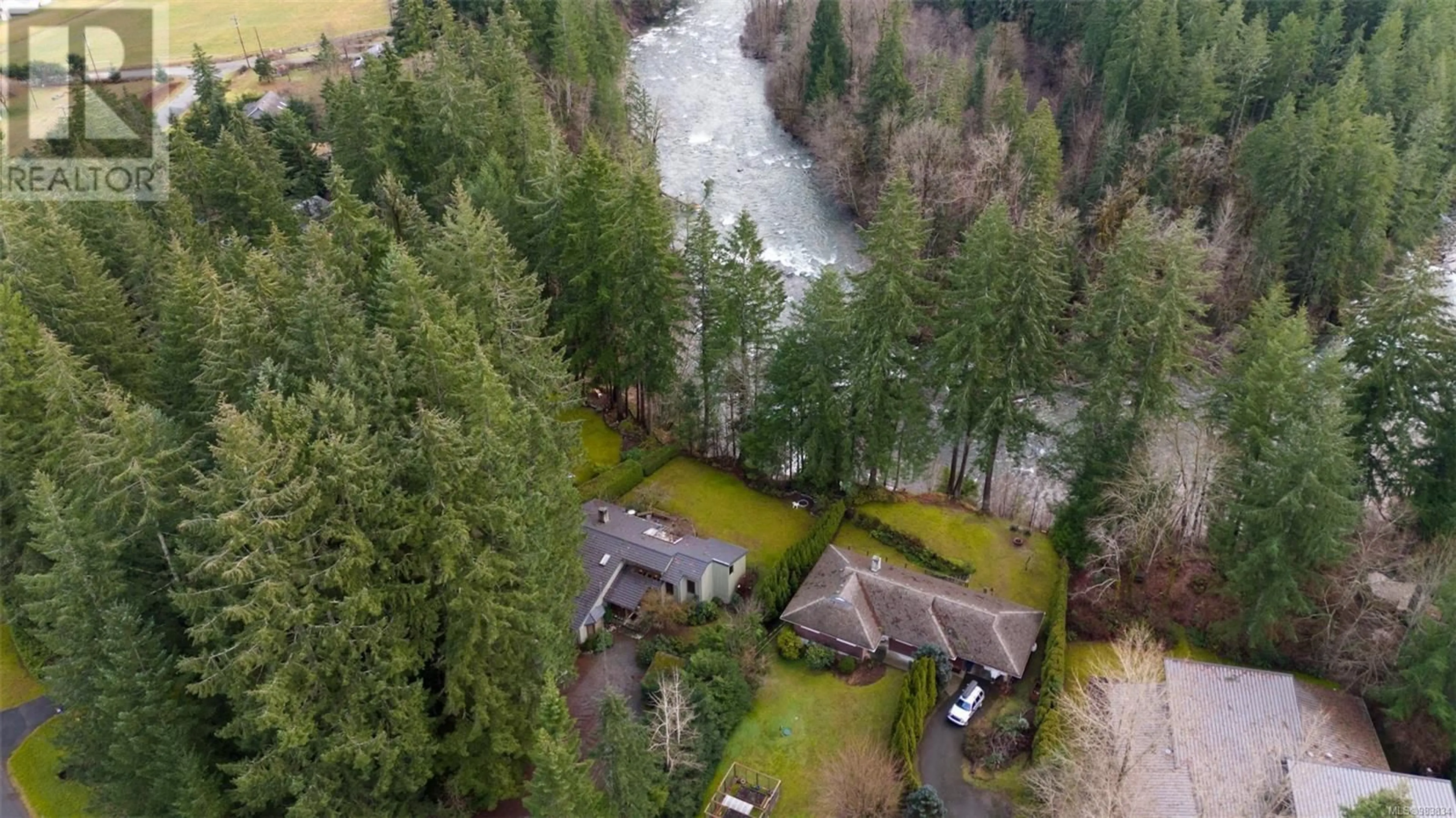 A pic from outside/outdoor area/front of a property/back of a property/a pic from drone, water/lake/river/ocean view for 4879 GREAVES Cres, Courtenay British Columbia V9J1R5