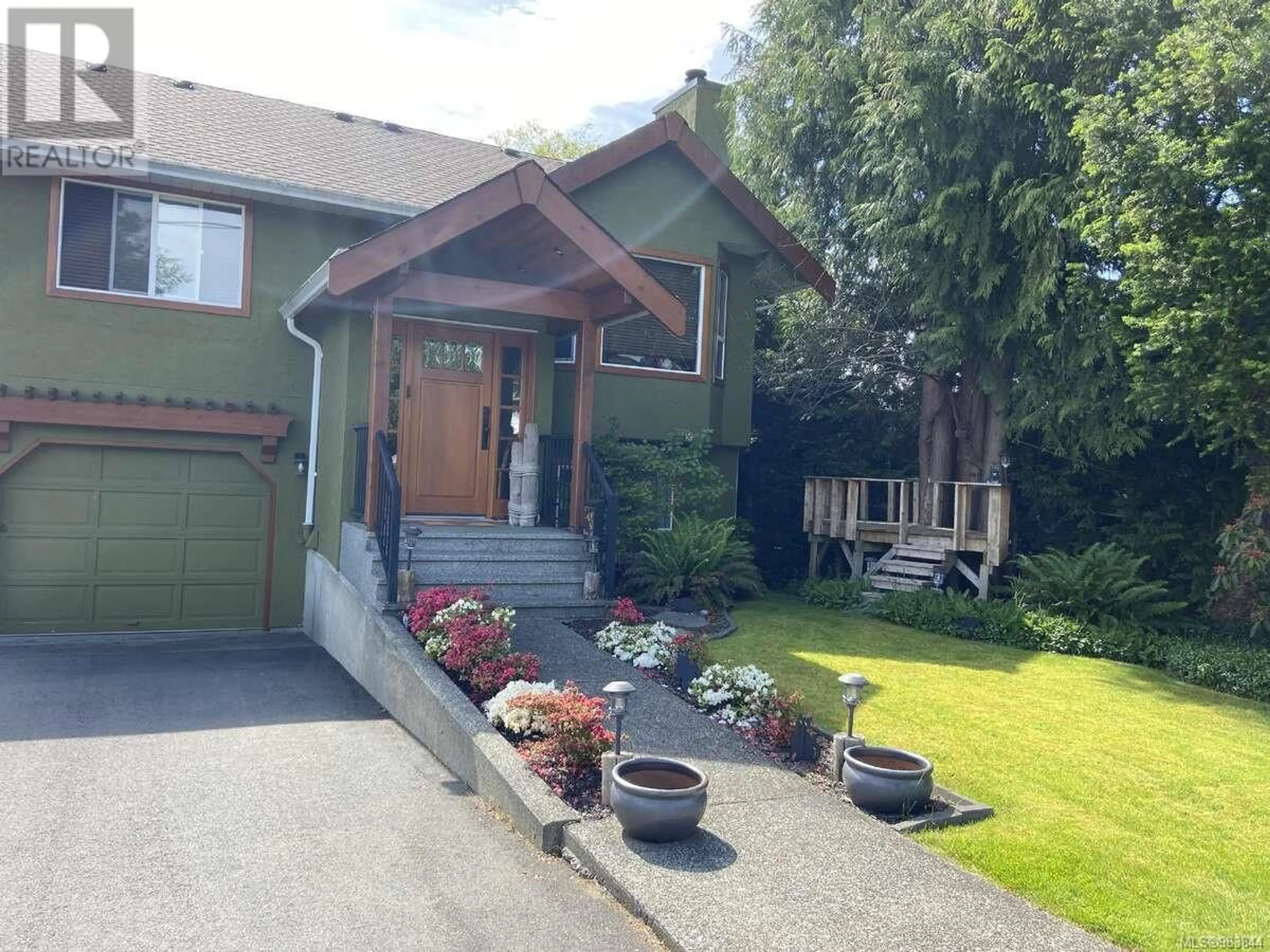 A pic from outside/outdoor area/front of a property/back of a property/a pic from drone, street for 145 Larwood Rd, Campbell River British Columbia V9W1S3