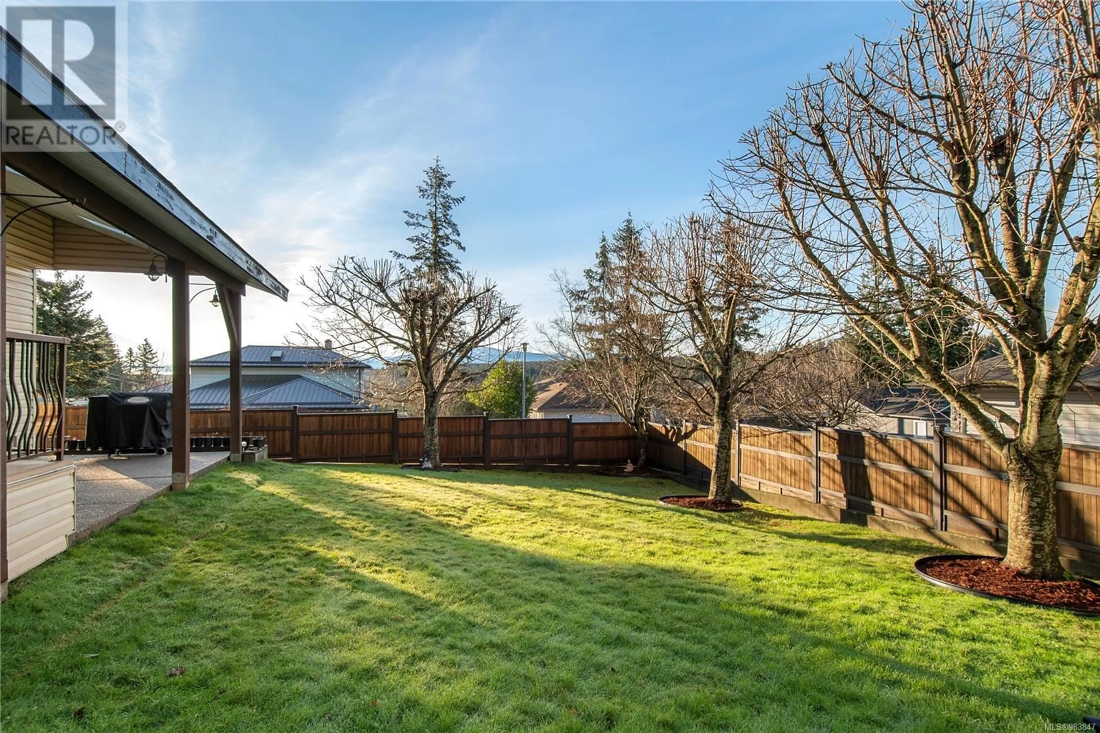 A pic from outside/outdoor area/front of a property/back of a property/a pic from drone, mountain view for 856 Superior Dr, Campbell River British Columbia V9W7H3