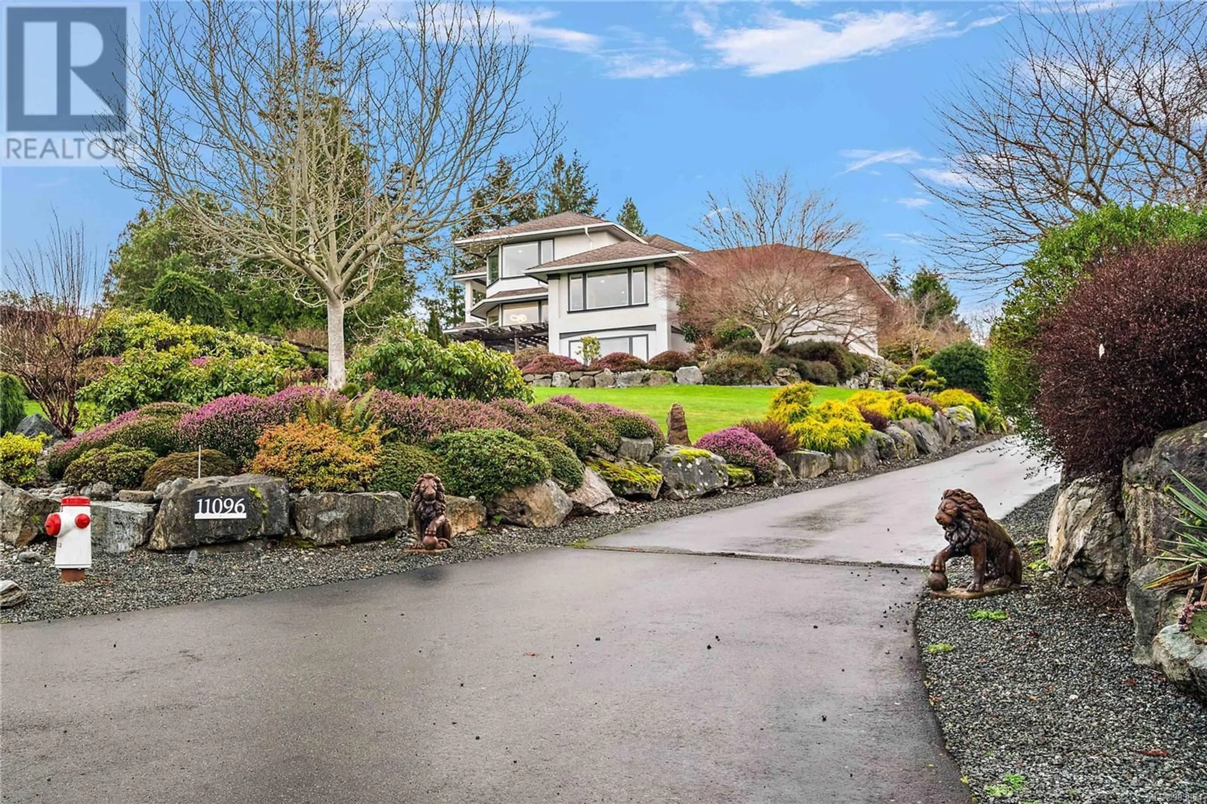 A pic from outside/outdoor area/front of a property/back of a property/a pic from drone, unknown for 11096 GREENPARK DRIVE, North Saanich British Columbia V8L5N5