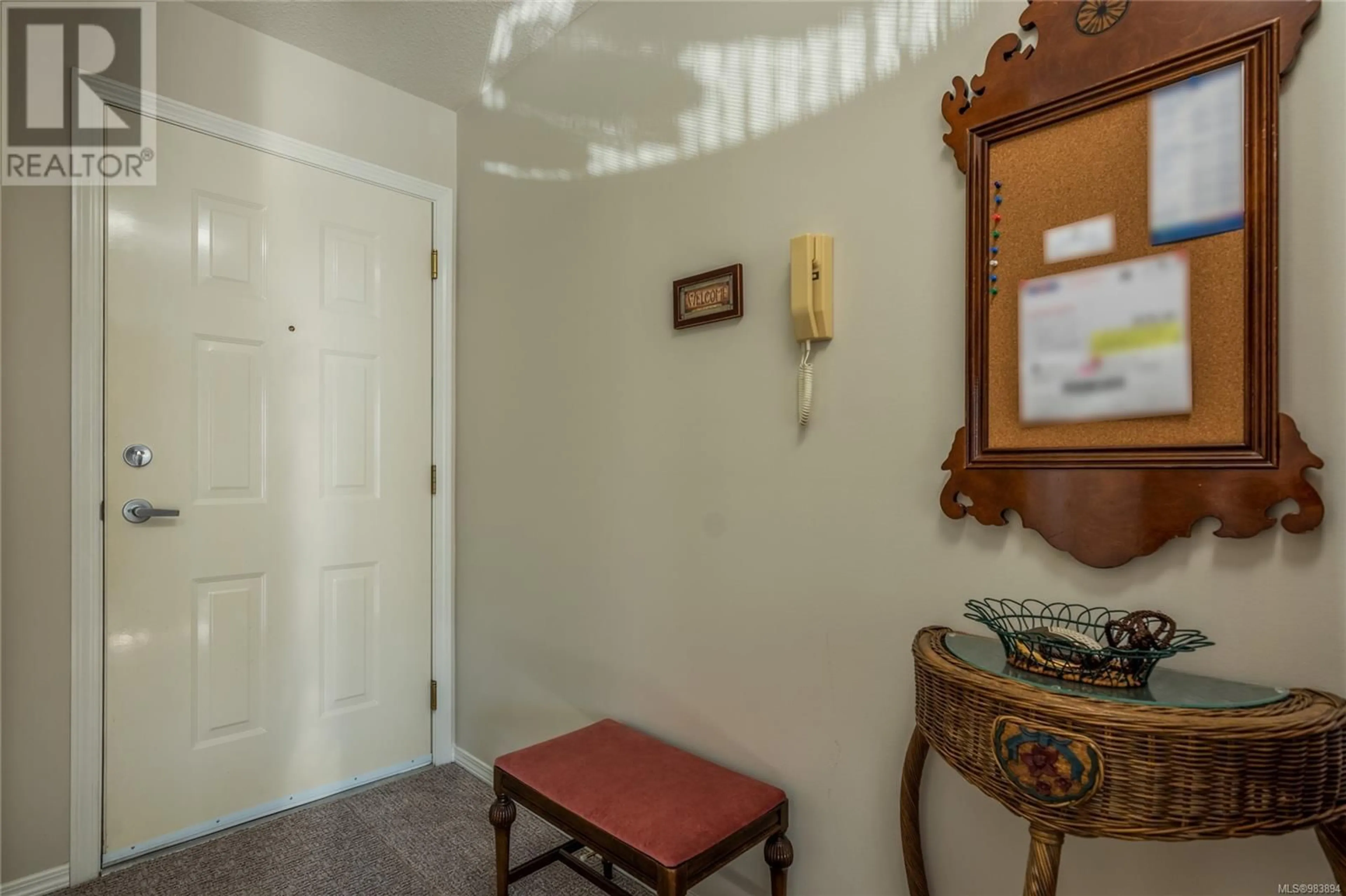 Indoor entryway for 204 264 McVickers St, Parksville British Columbia V9N2N5