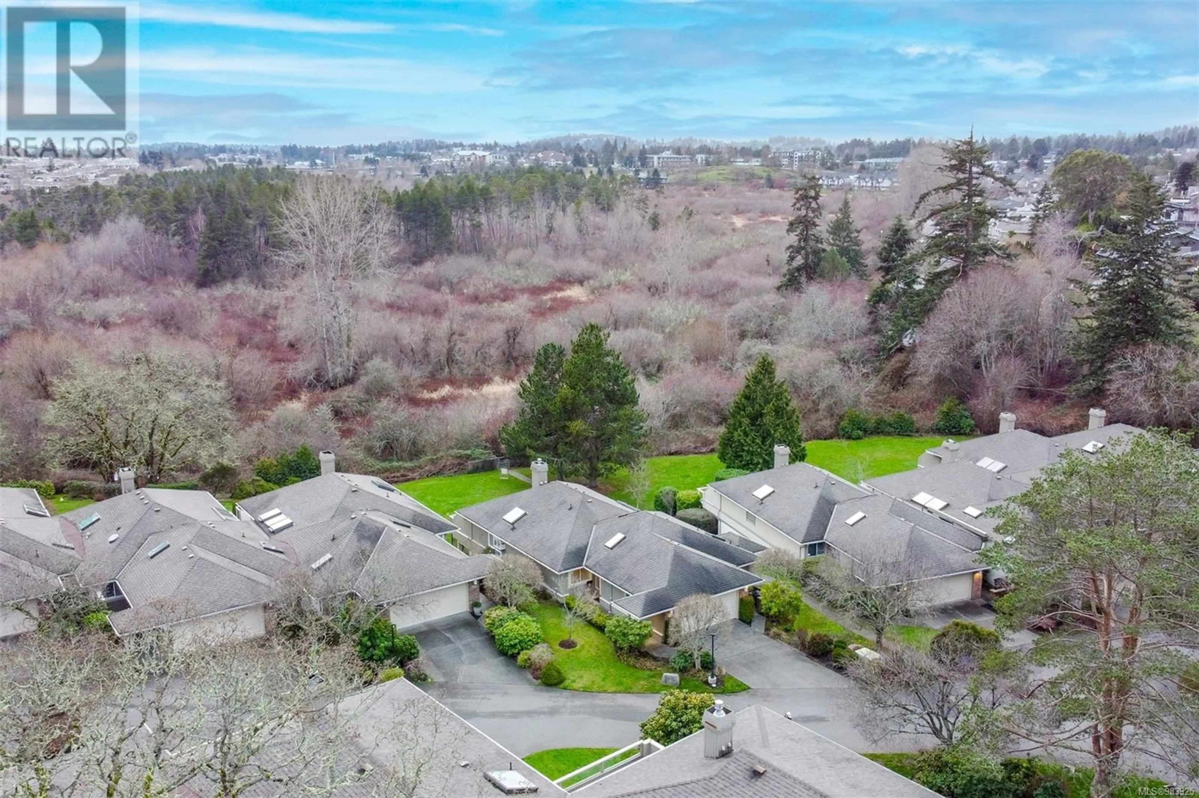 A pic from outside/outdoor area/front of a property/back of a property/a pic from drone, unknown for 23 899 Royal Oak Ave, Saanich British Columbia V8X3T3