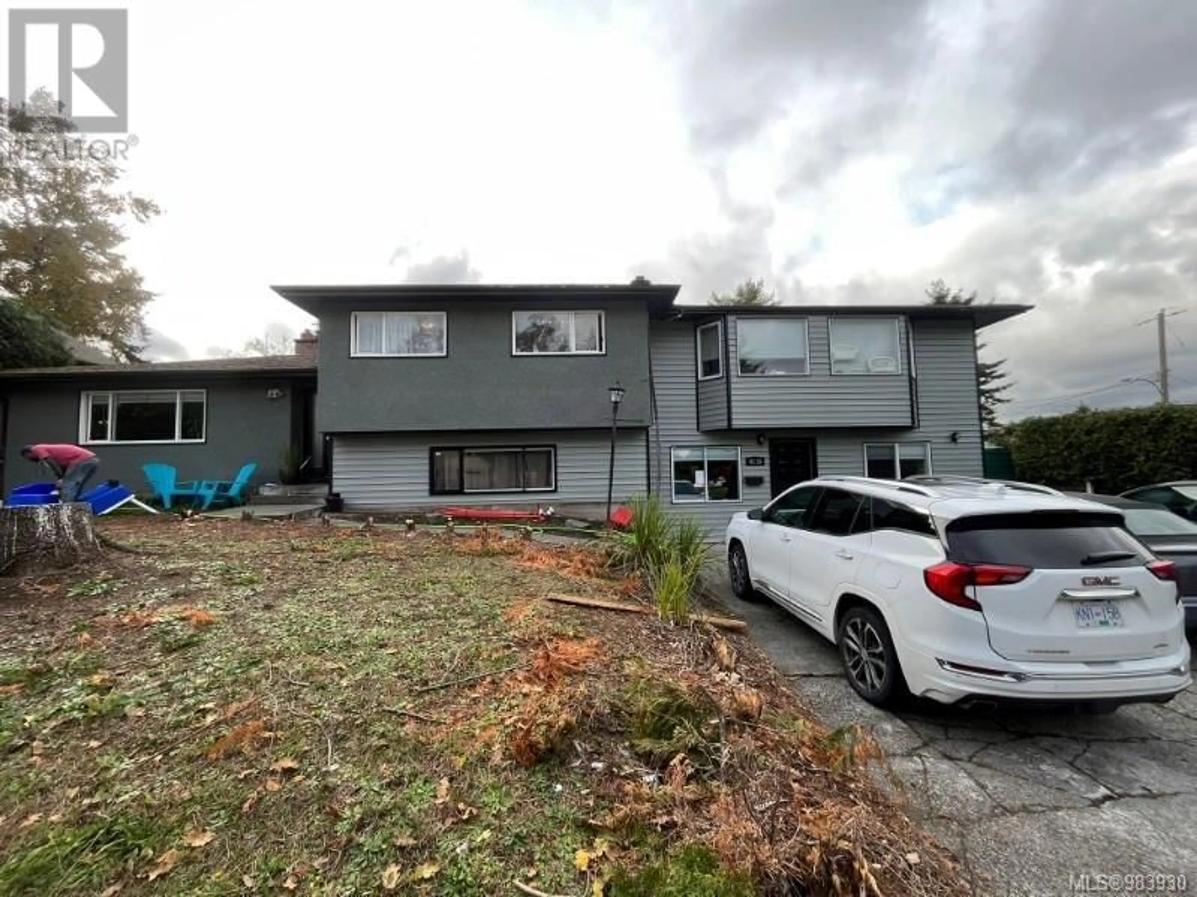 A pic from outside/outdoor area/front of a property/back of a property/a pic from drone, unknown for 4116 Glanford Ave, Saanich British Columbia V8Z4A6