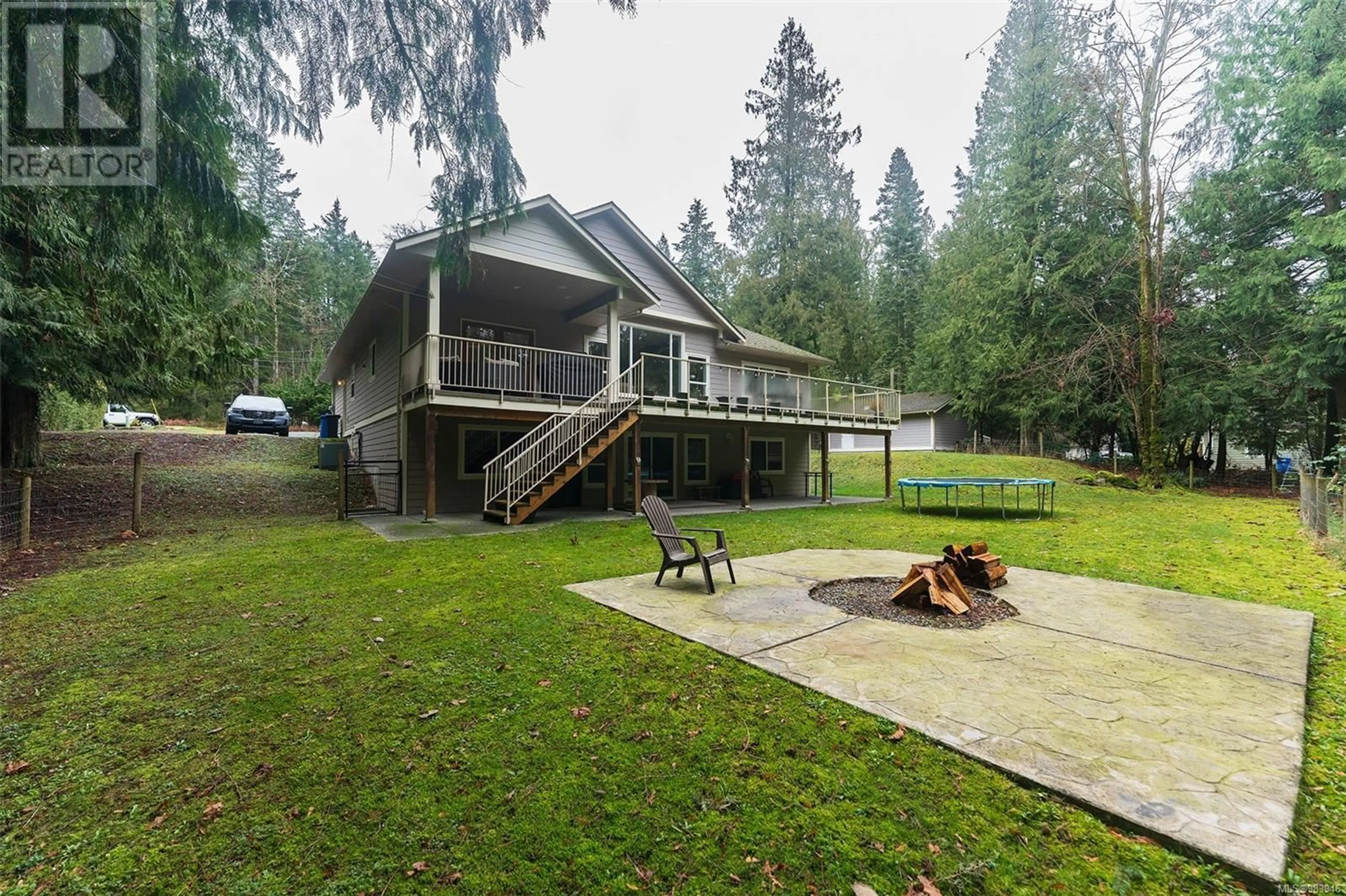 A pic from outside/outdoor area/front of a property/back of a property/a pic from drone, water/lake/river/ocean view for 3550 Oyster Way Rd, Saltair British Columbia V9G2B2