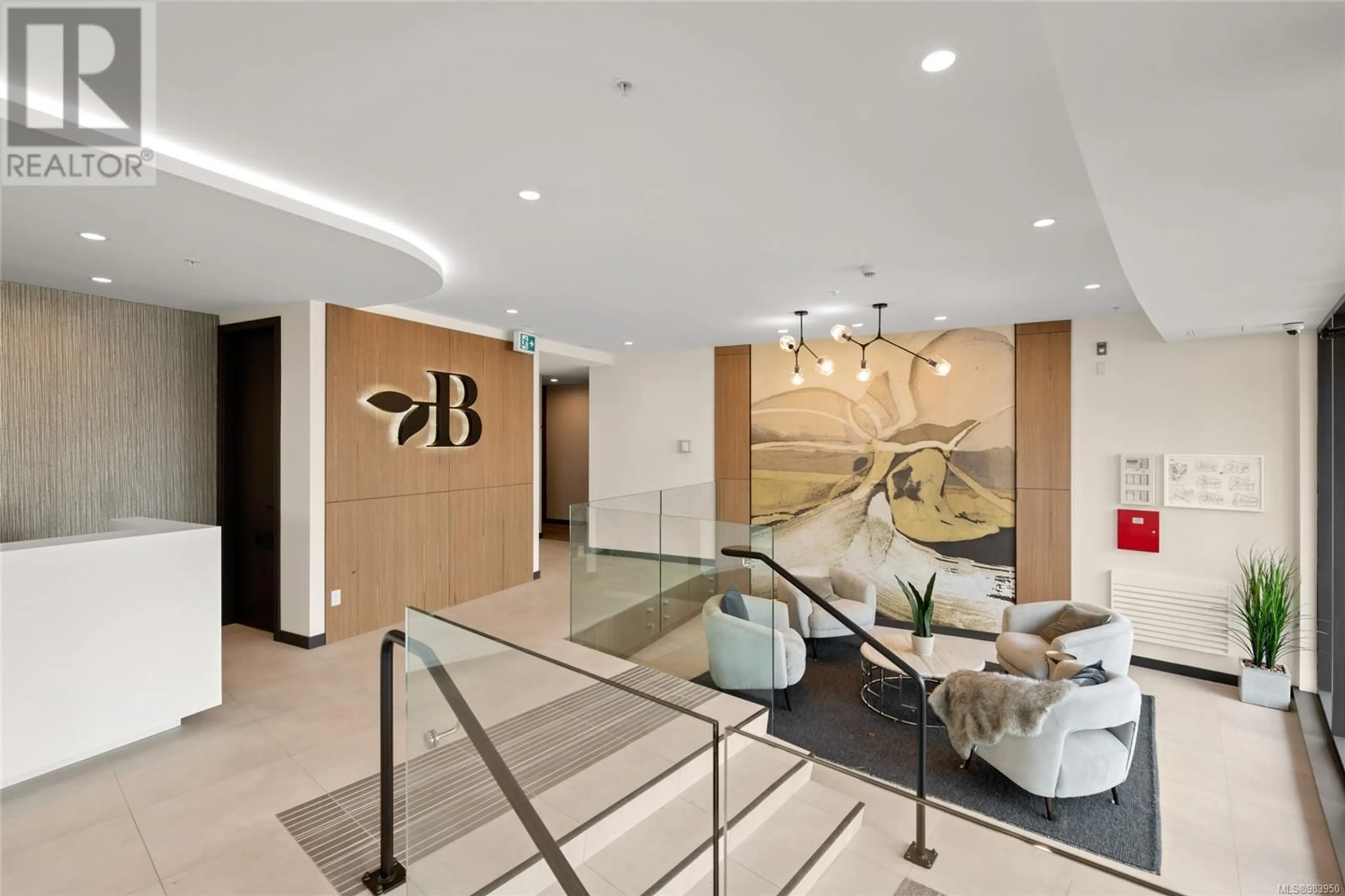 Indoor foyer for 205 1201 Fort St, Victoria British Columbia V8V3L1