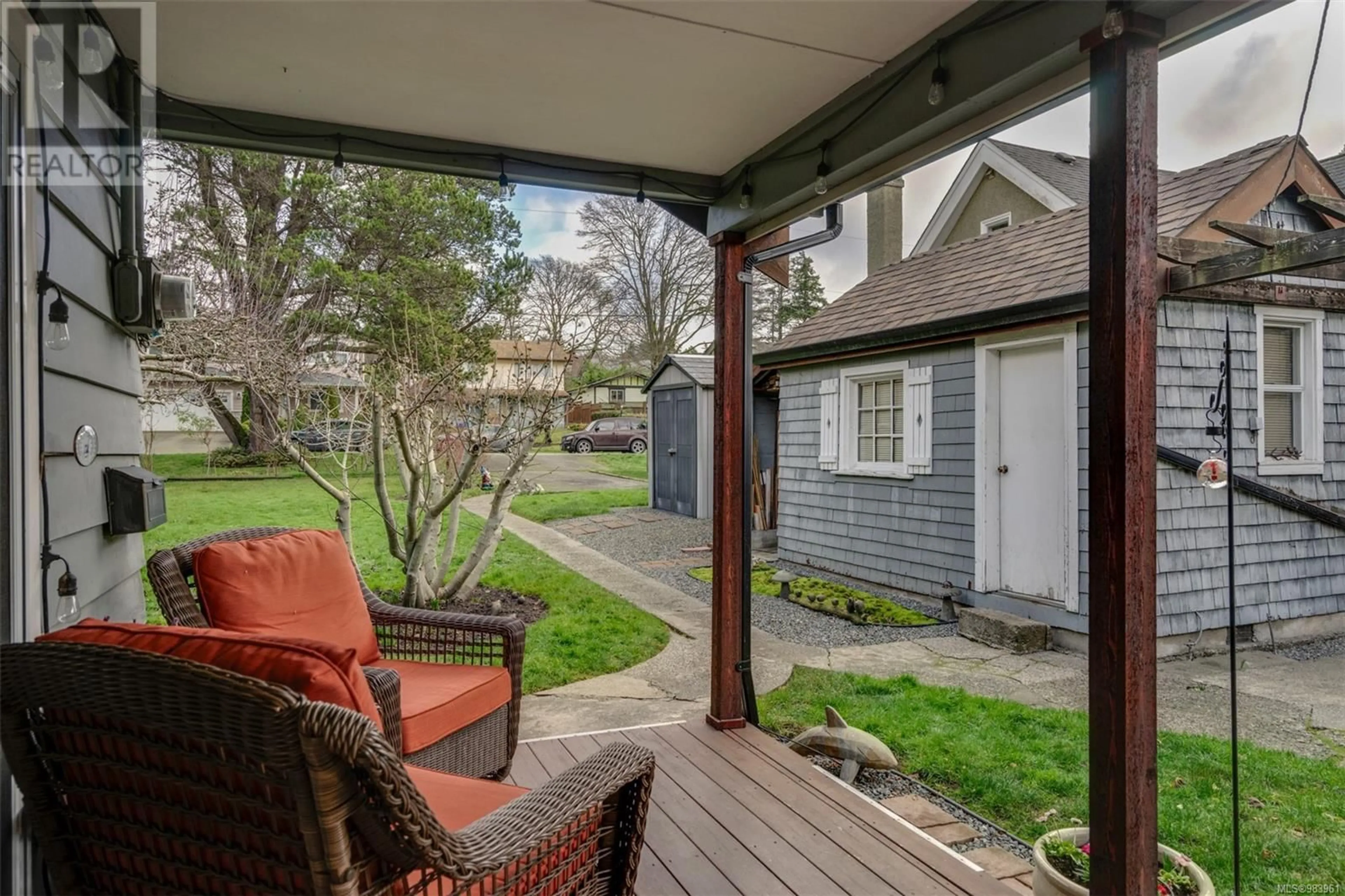 Patio, street for 3620 Elliston Ave, Saanich British Columbia V8X1R8