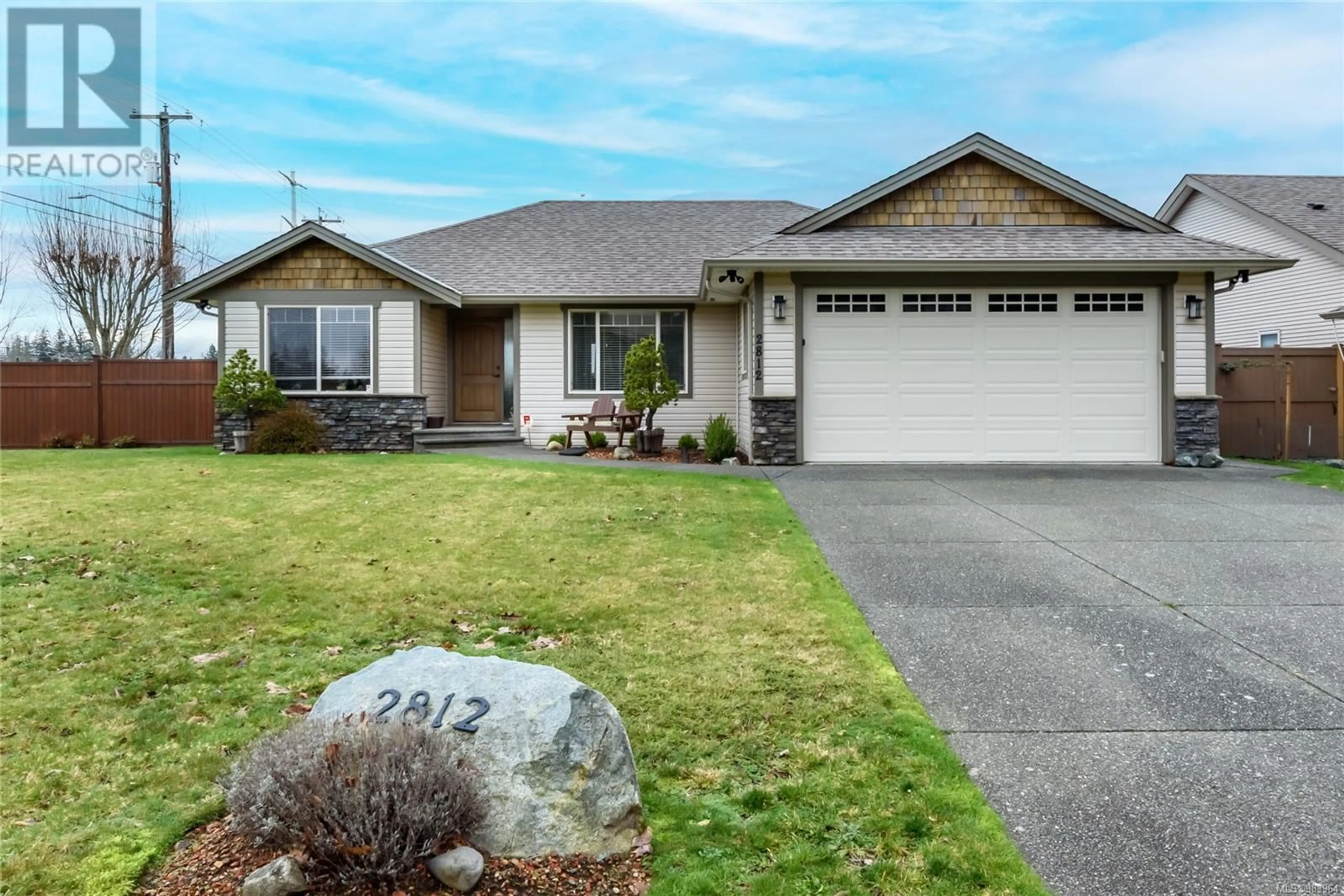 Home with vinyl exterior material, street for 2812 Cascara Cres, Courtenay British Columbia V9N4B8