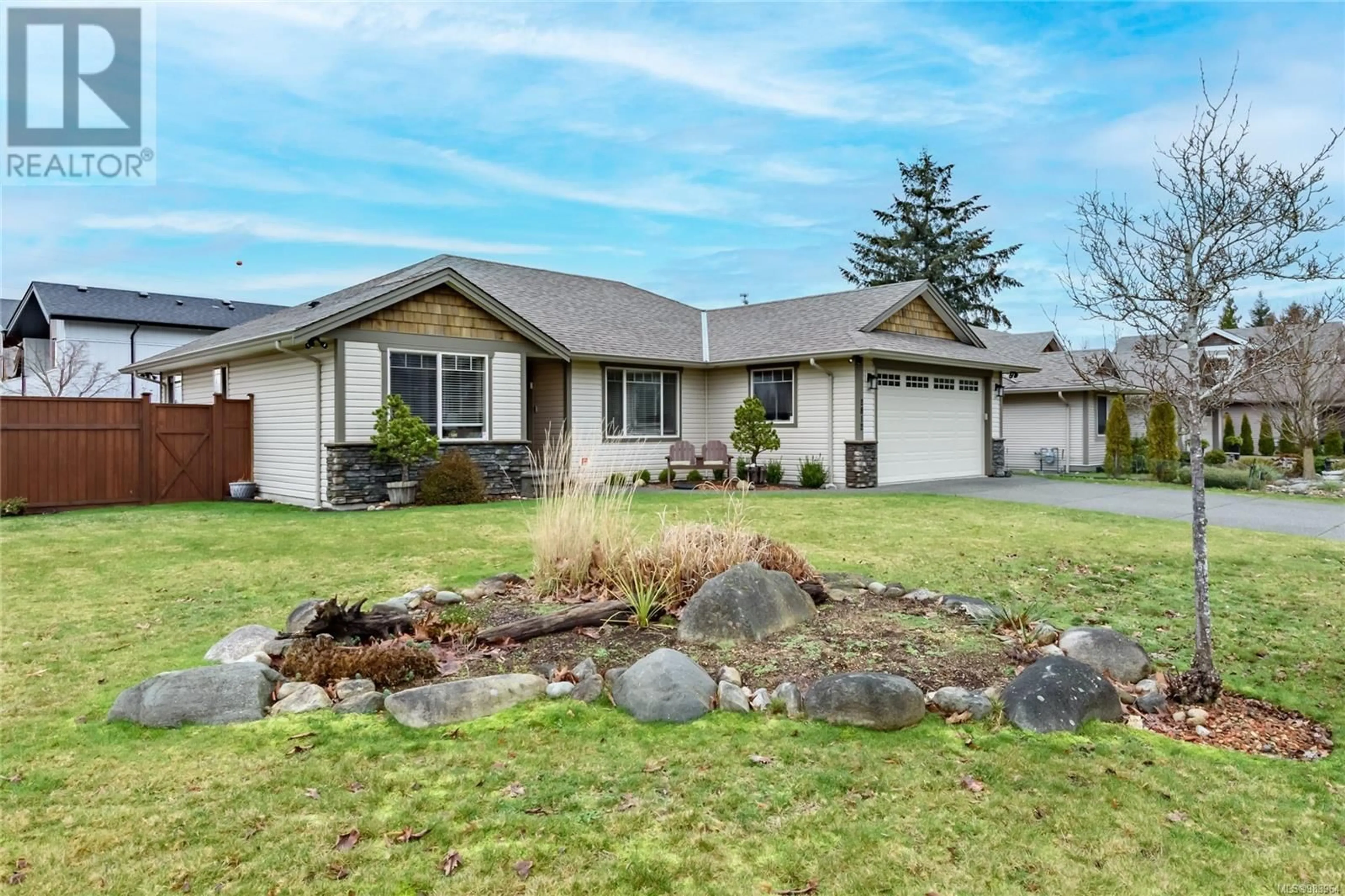 Home with vinyl exterior material, street for 2812 Cascara Cres, Courtenay British Columbia V9N4B8