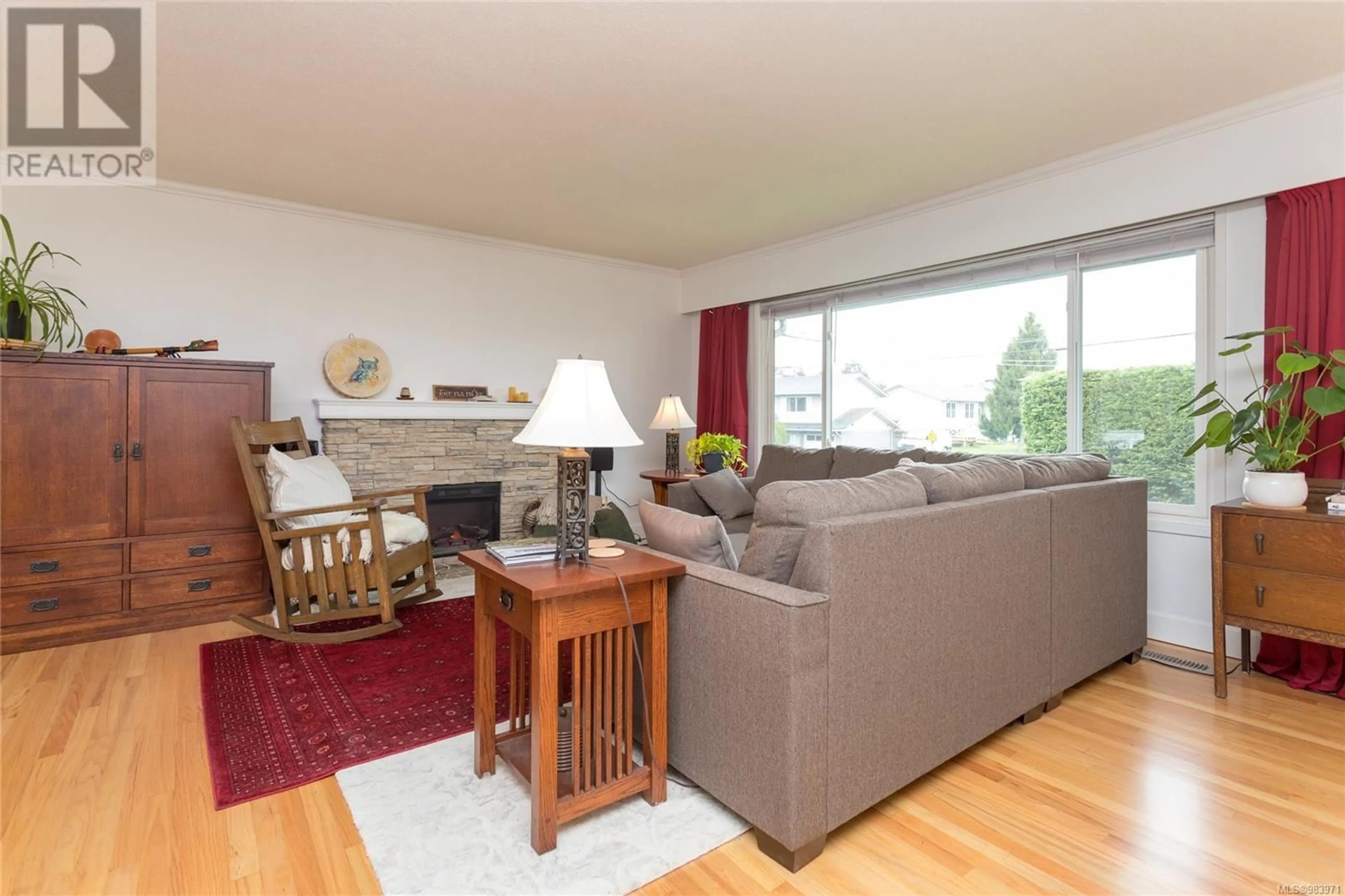 Living room with furniture, wood/laminate floor for 10319 Bowerbank Rd, Sidney British Columbia V8L3L2