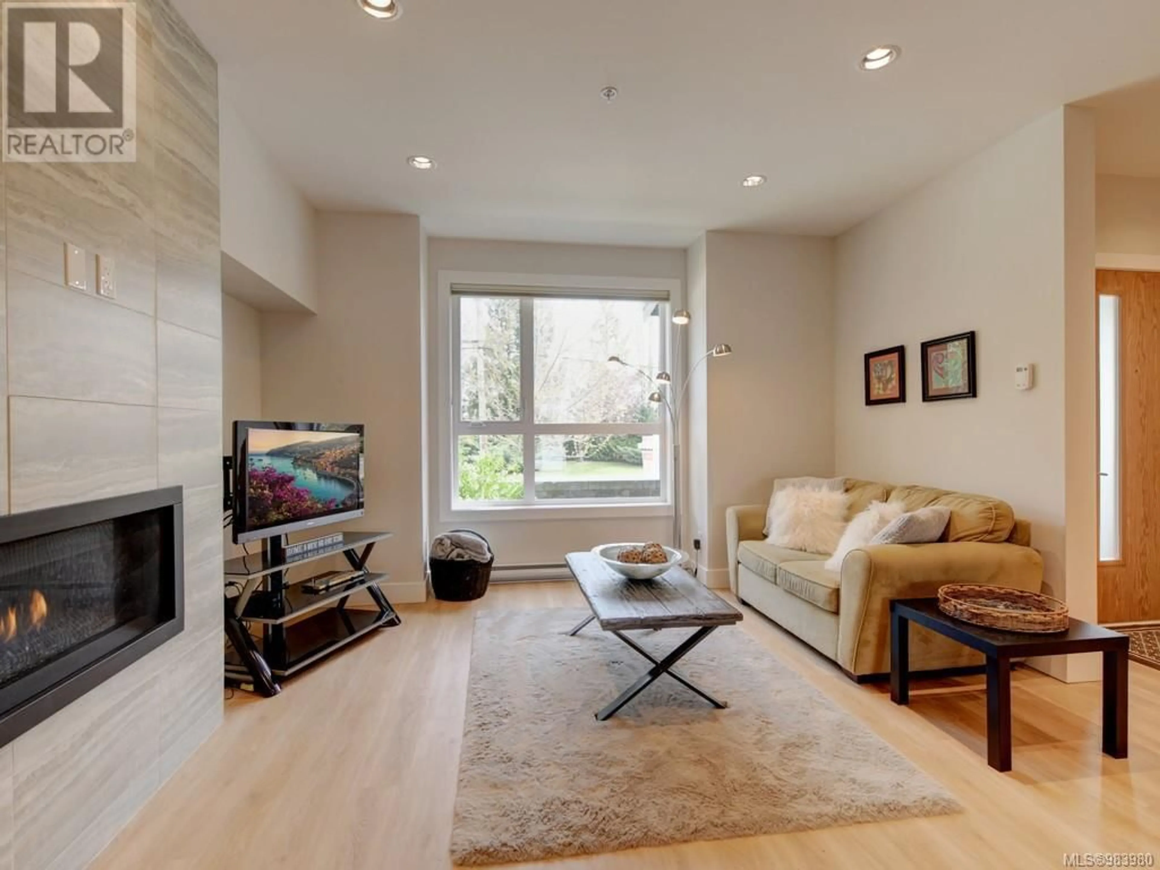 Living room with furniture, wood/laminate floor for 7872 Lochside Dr, Central Saanich British Columbia V8M2B9