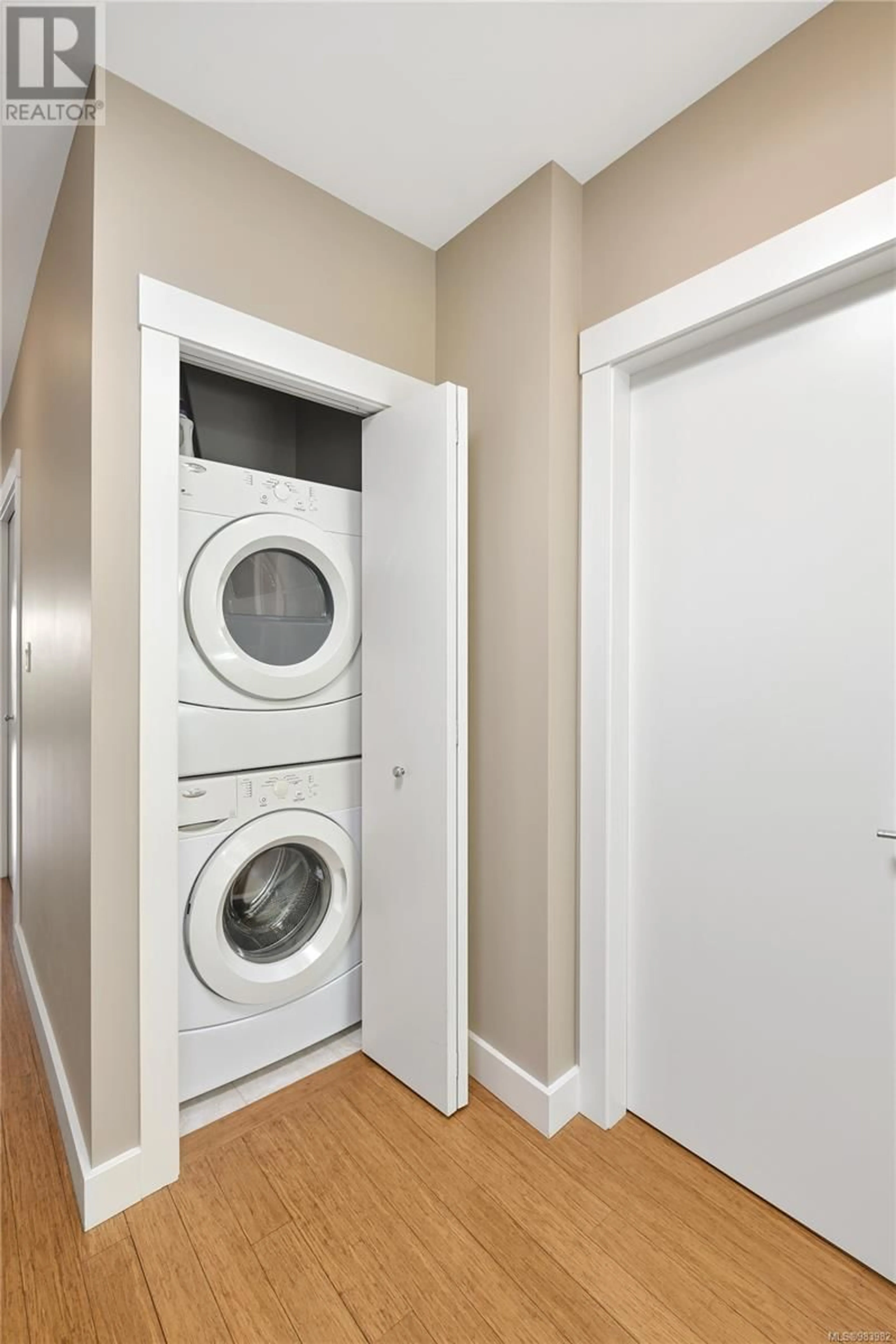 Laundry room for 201 9820 SEAPORT Pl, Sidney British Columbia V8L4X3