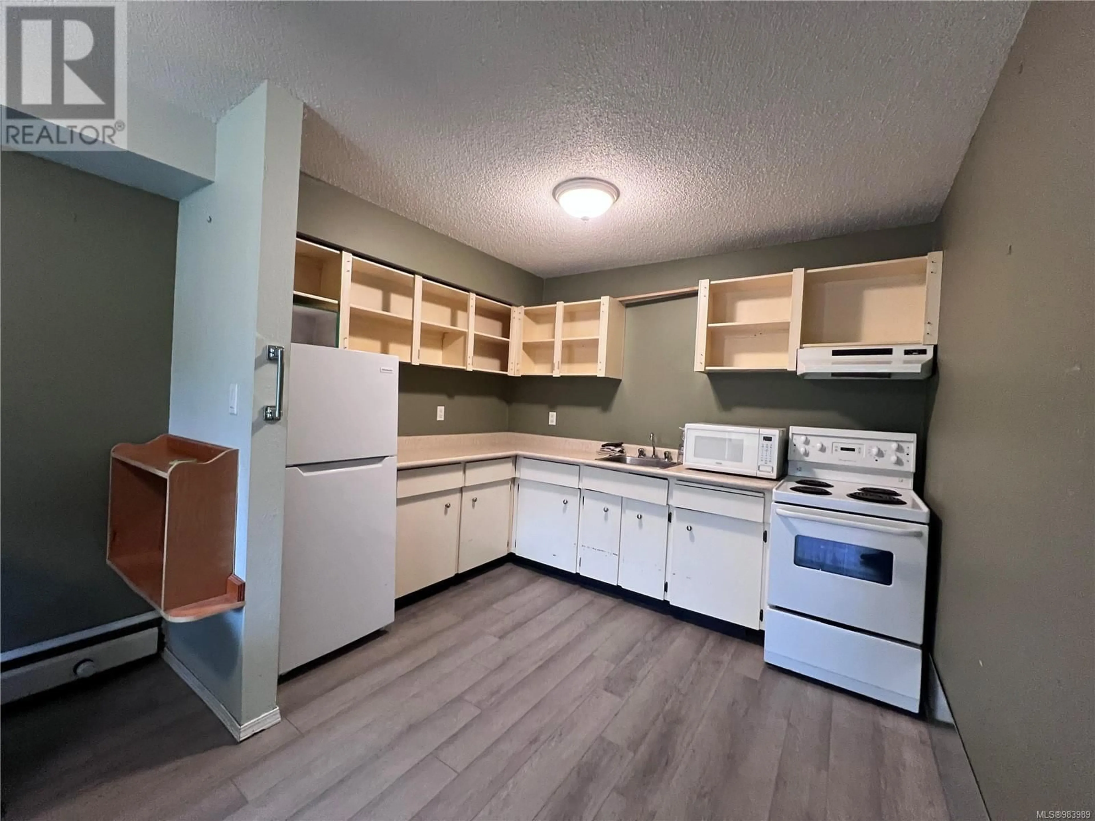 Standard kitchen, unknown for 110 322 Birch St, Campbell River British Columbia V9W2S6