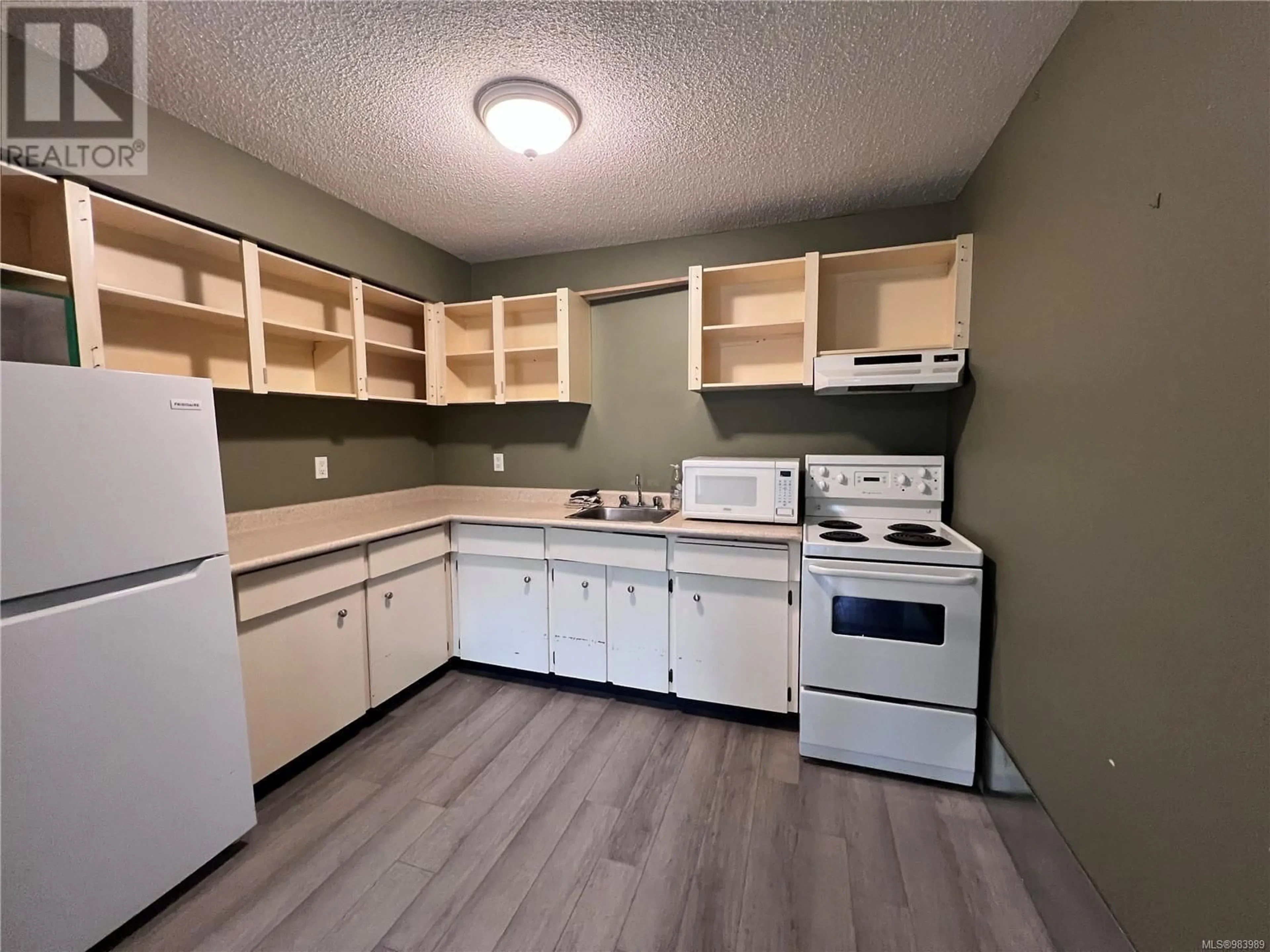 Standard kitchen, unknown for 110 322 Birch St, Campbell River British Columbia V9W2S6