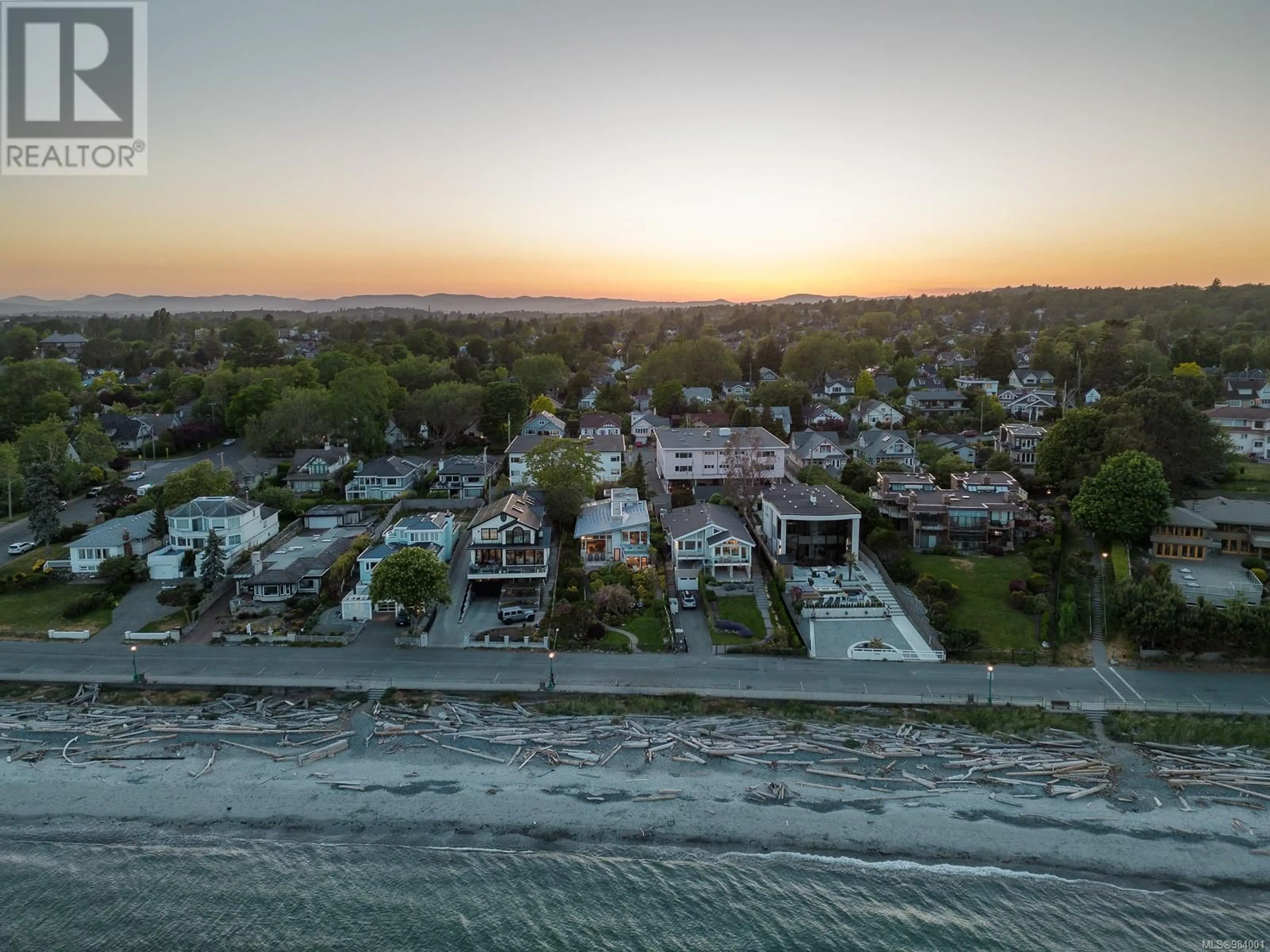 A pic from outside/outdoor area/front of a property/back of a property/a pic from drone, water/lake/river/ocean view for 2570 Esplanade, Oak Bay British Columbia V8R2W3