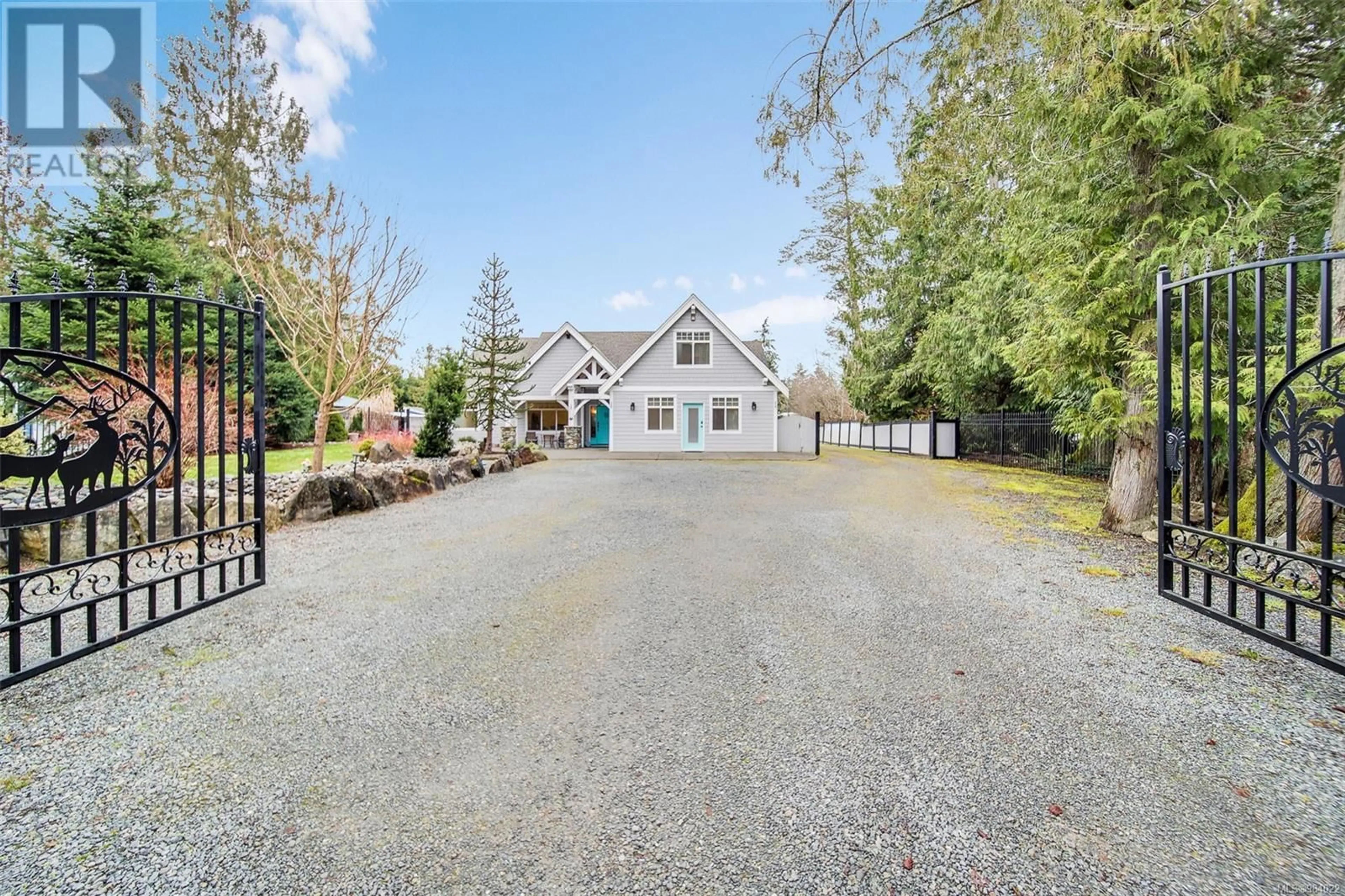 A pic from outside/outdoor area/front of a property/back of a property/a pic from drone, street for 969 Meadowlark Pl, Qualicum Beach British Columbia V9K1M6