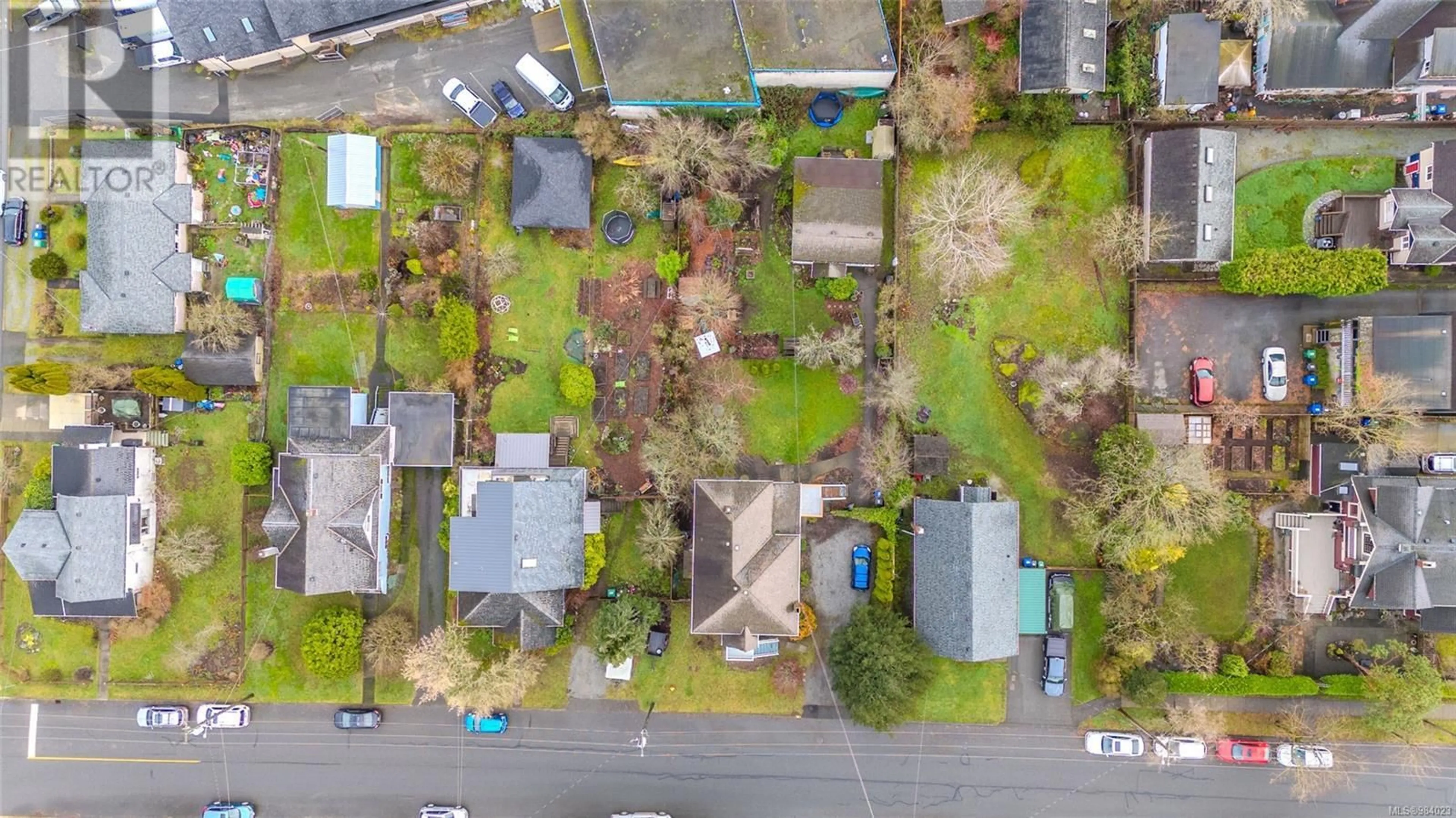 A pic from outside/outdoor area/front of a property/back of a property/a pic from drone, street for 120 Milton St, Nanaimo British Columbia V9R2K3