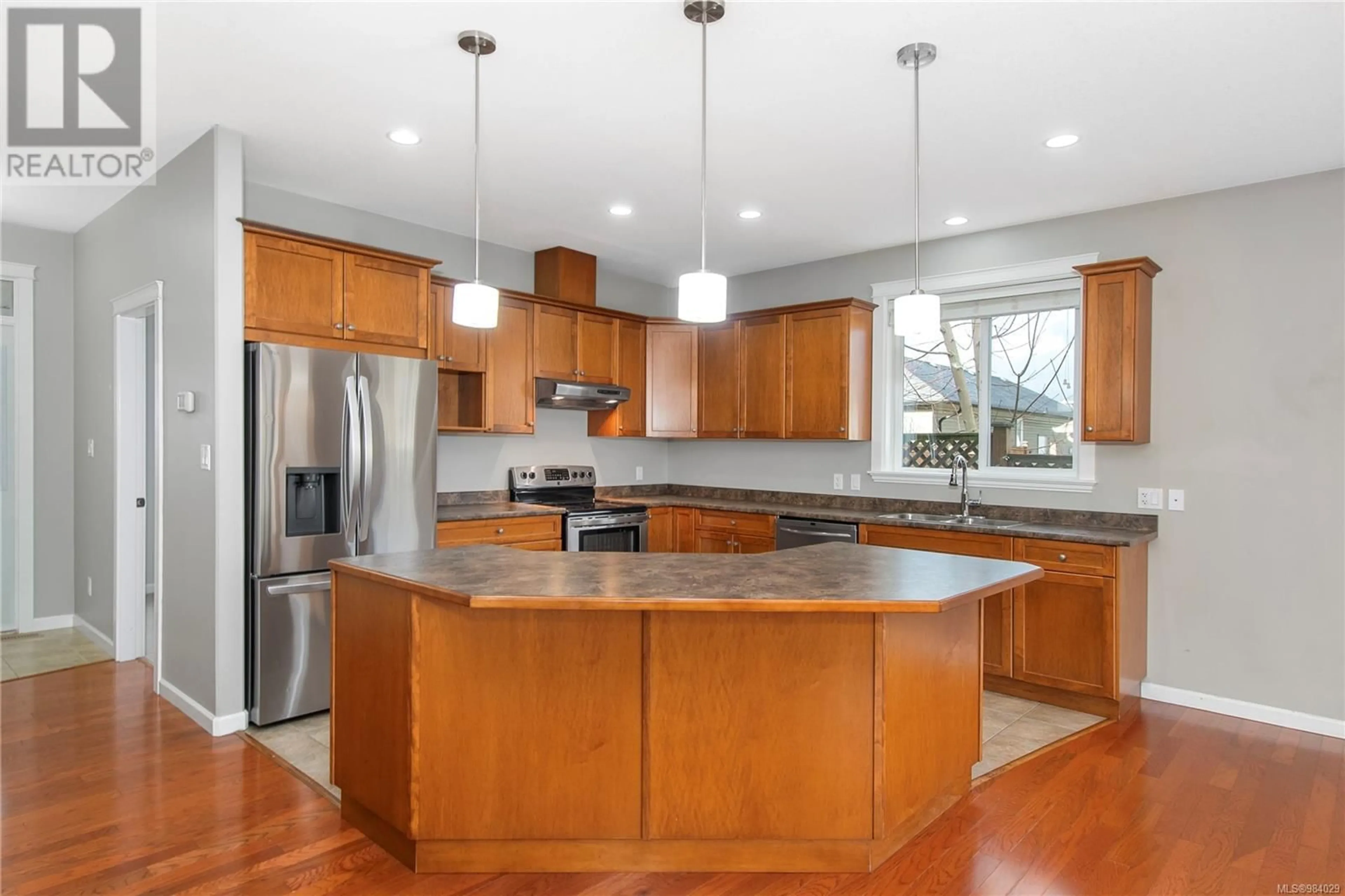 Open concept kitchen, unknown for 3705 Garibaldi Ave, Campbell River British Columbia V9H0B1