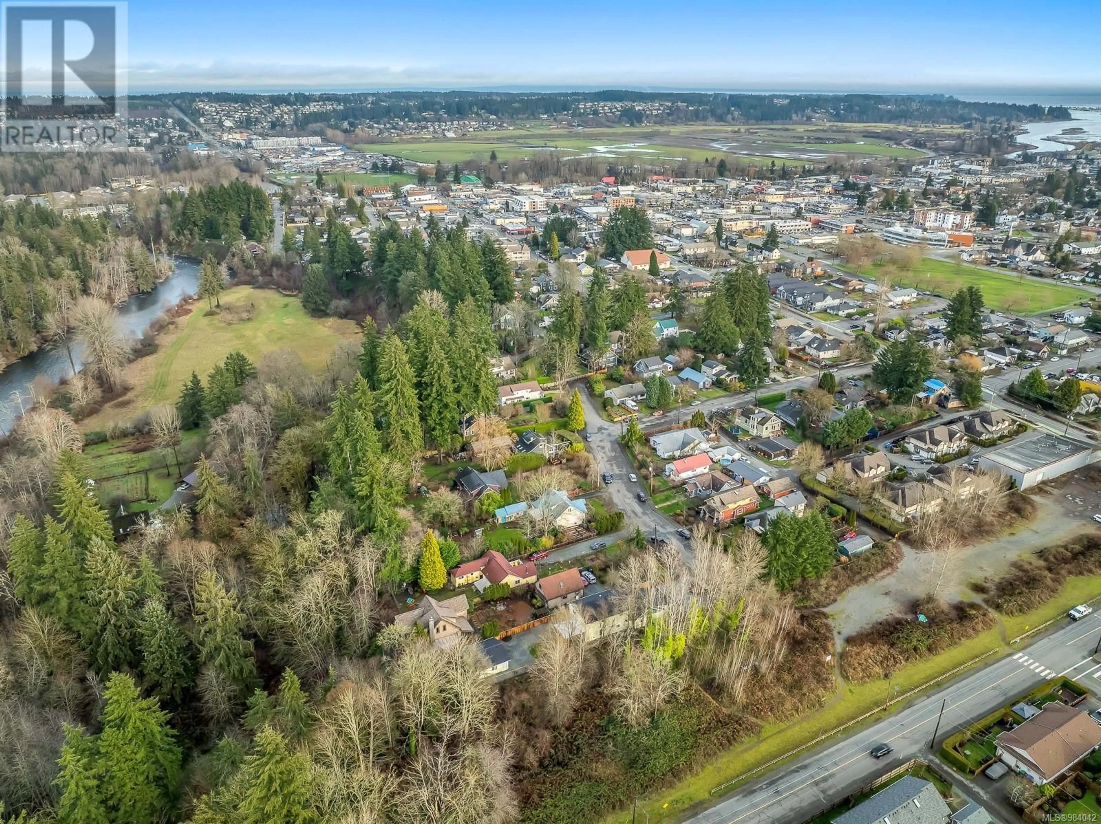 A pic from outside/outdoor area/front of a property/back of a property/a pic from drone, unknown for 877 3rd St, Courtenay British Columbia V9N1E9