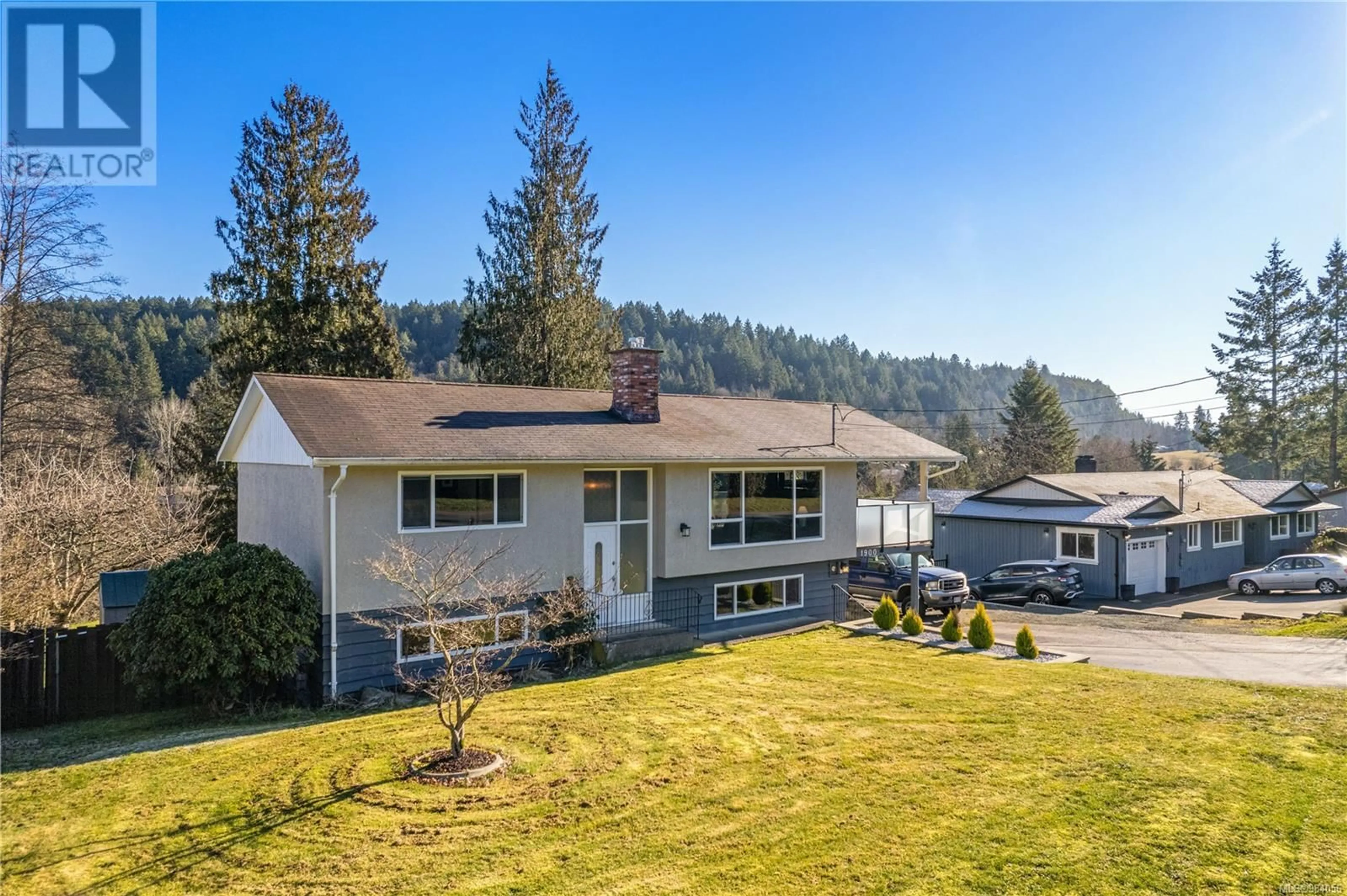 A pic from outside/outdoor area/front of a property/back of a property/a pic from drone, mountain view for 1900 Richardson Rd, Nanaimo British Columbia V9X1C2