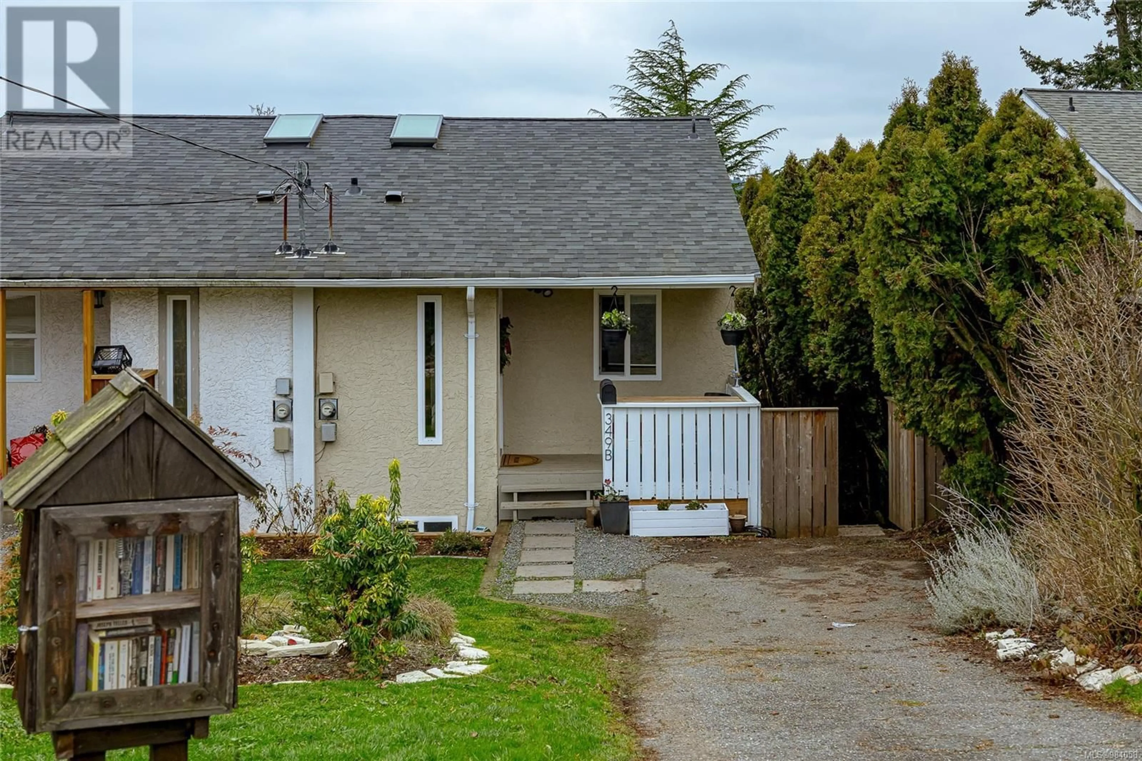 A pic from outside/outdoor area/front of a property/back of a property/a pic from drone, street for B 349 Cotlow Rd, Colwood British Columbia V9C2E9