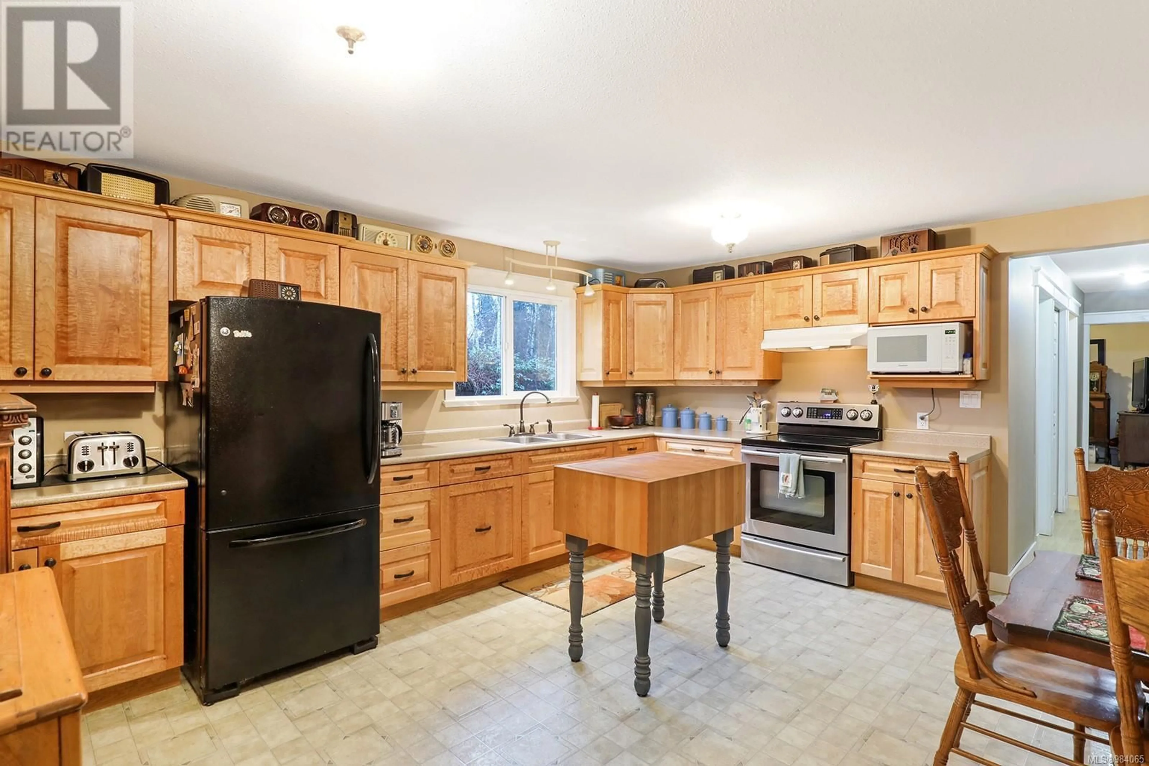 Standard kitchen, unknown for 671 Webb Rd, Courtenay British Columbia V9N9L9