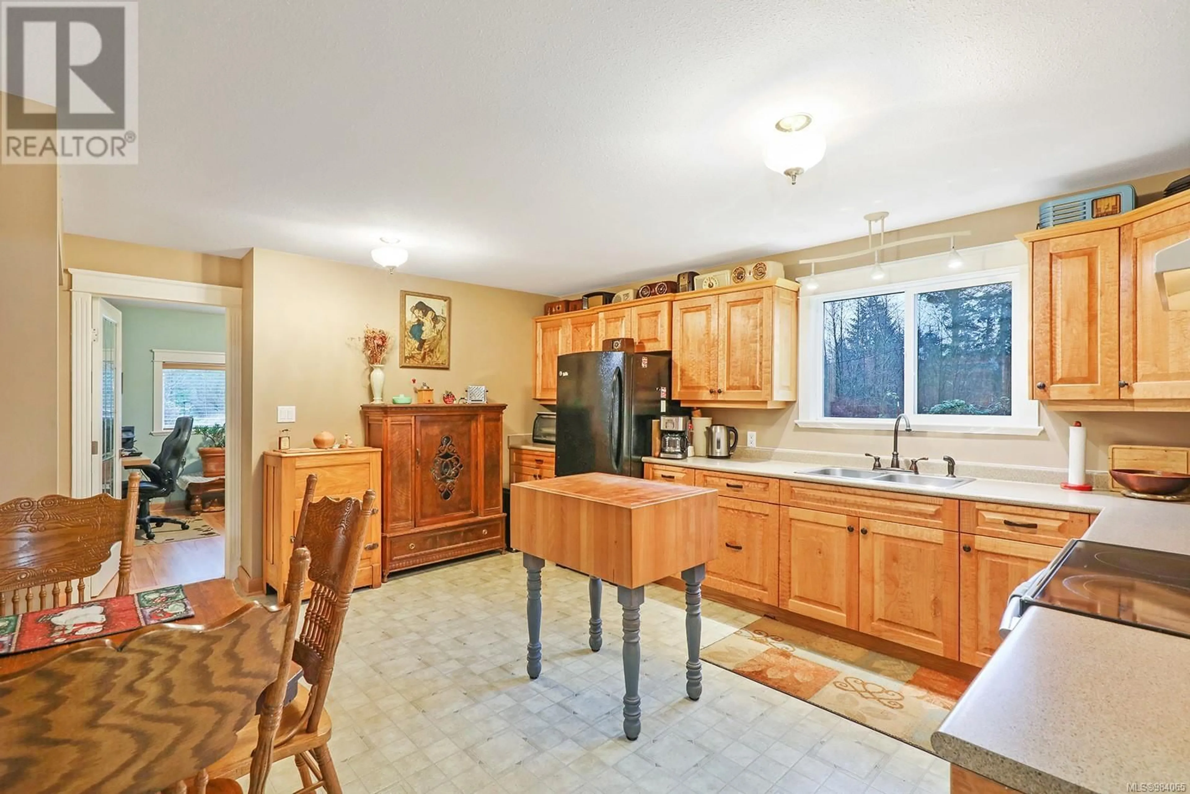 Standard kitchen, ceramic/tile floor for 671 Webb Rd, Courtenay British Columbia V9N9L9