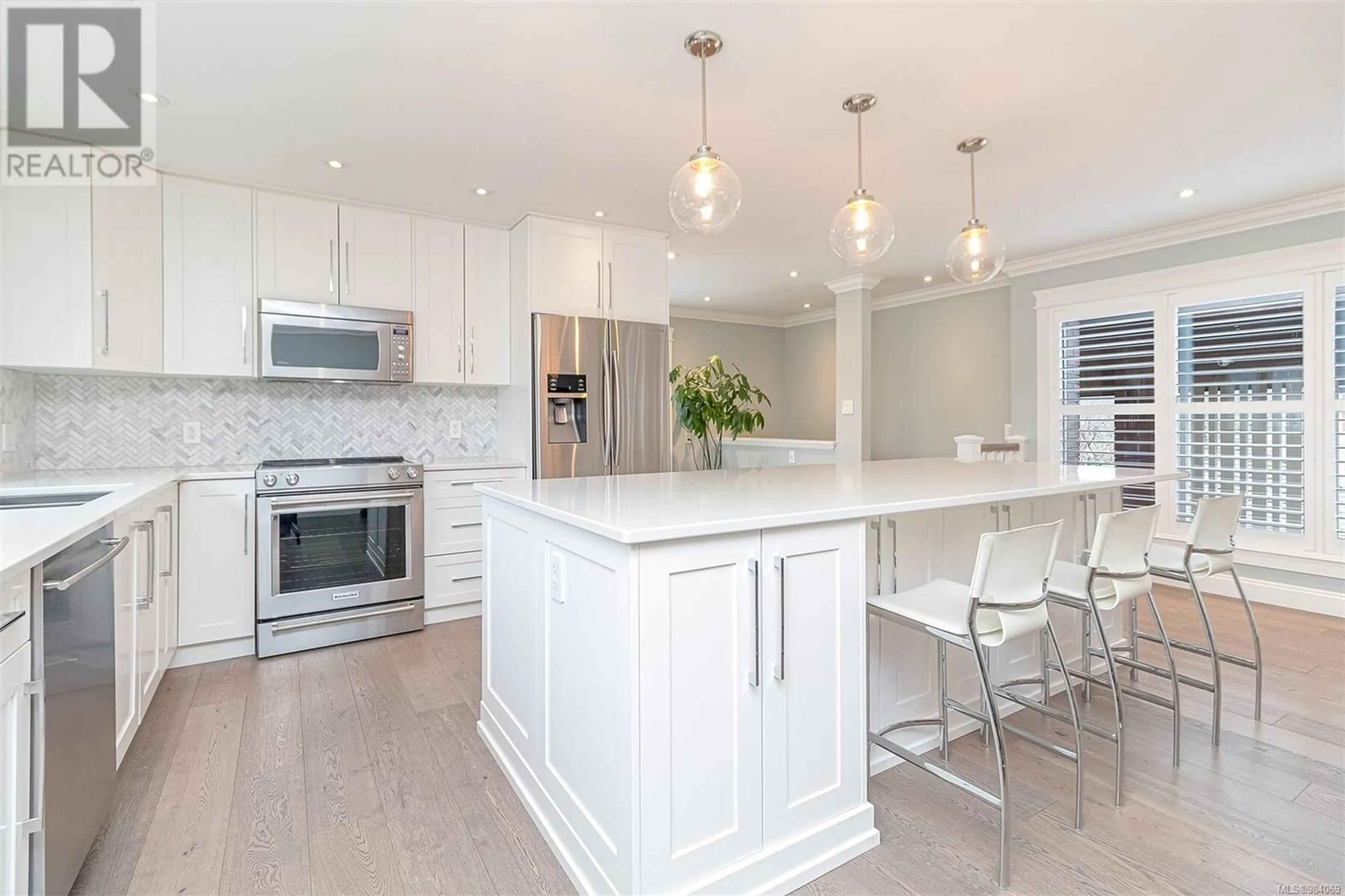 Open concept kitchen, unknown for 108 2345 Cedar Hill Cross Rd, Oak Bay British Columbia V8P5M8