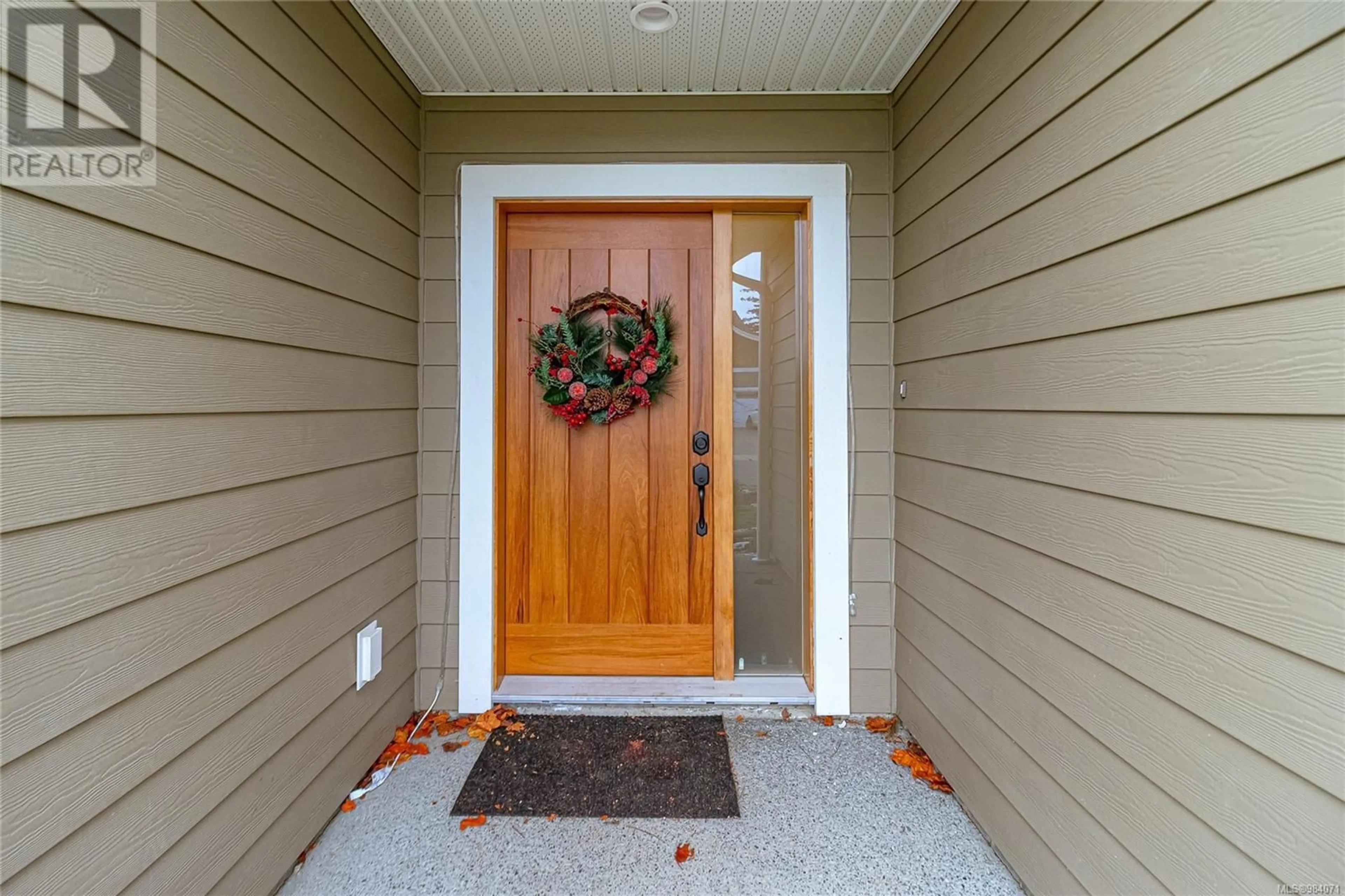 Indoor entryway for 2308 Mountain Heights Dr, Sooke British Columbia V9Z1M4