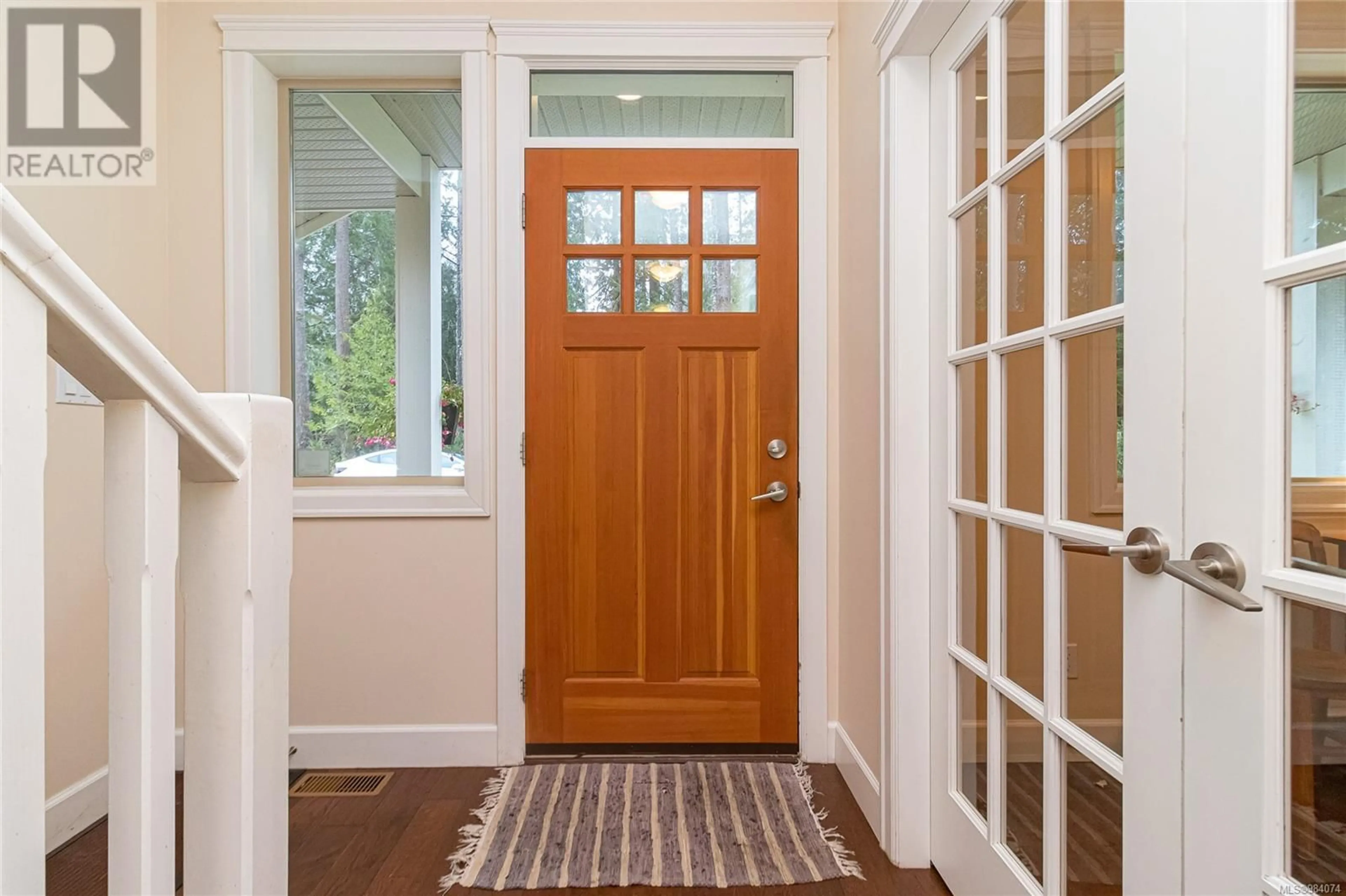 Indoor entryway for 3041 Phillips Rd, Sooke British Columbia V9Z1K7