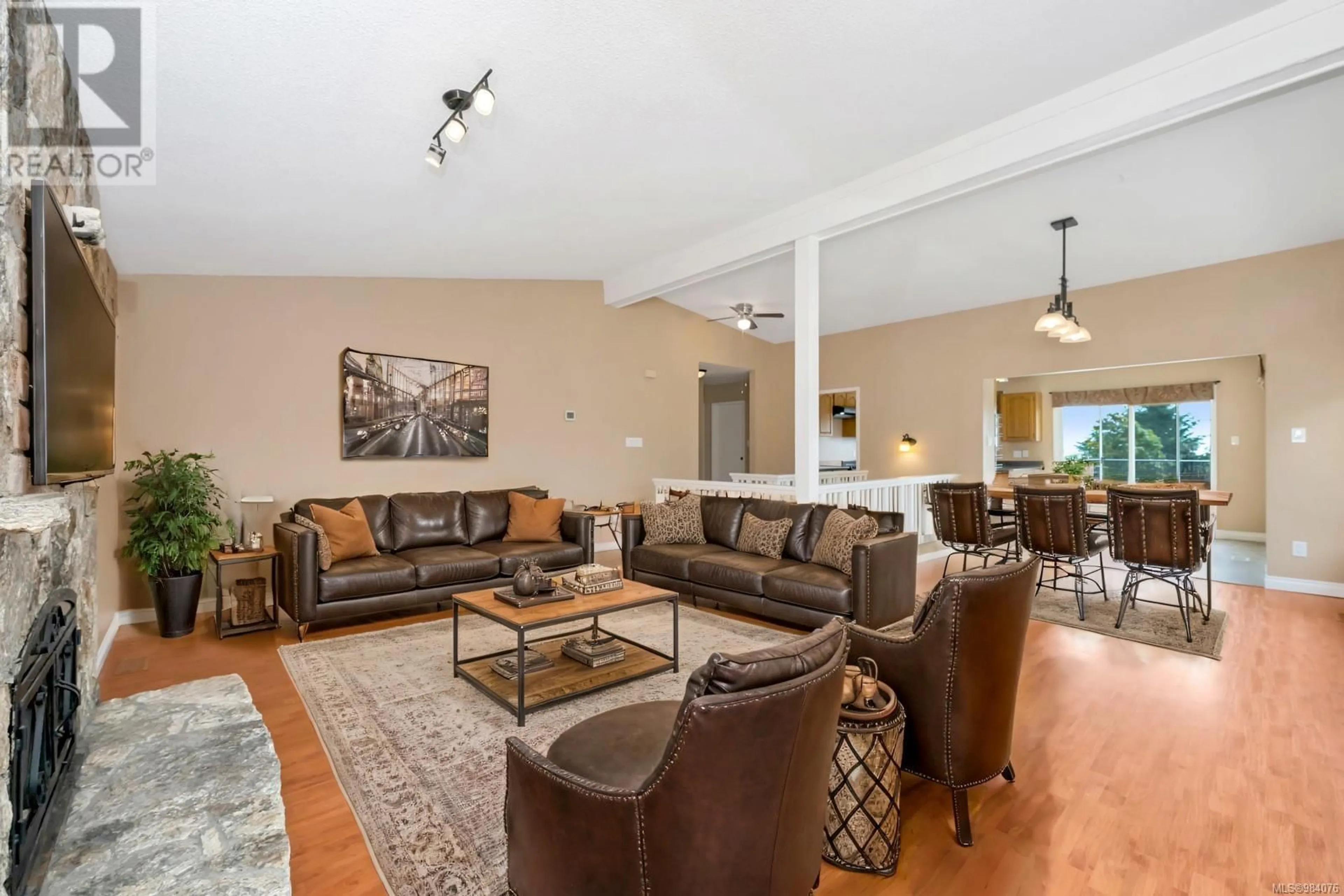 Living room with furniture, unknown for 544 WINDTHROP ROAD, Colwood British Columbia V9C3B5