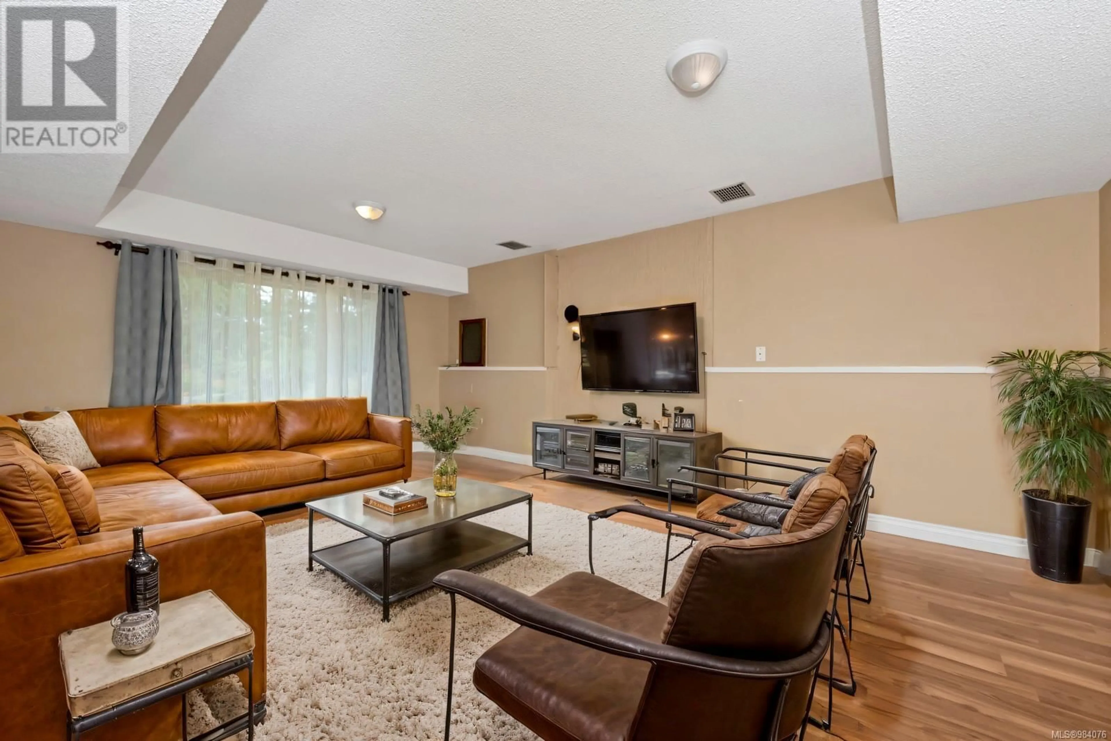 Living room with furniture, unknown for 544 WINDTHROP ROAD, Colwood British Columbia V9C3B5