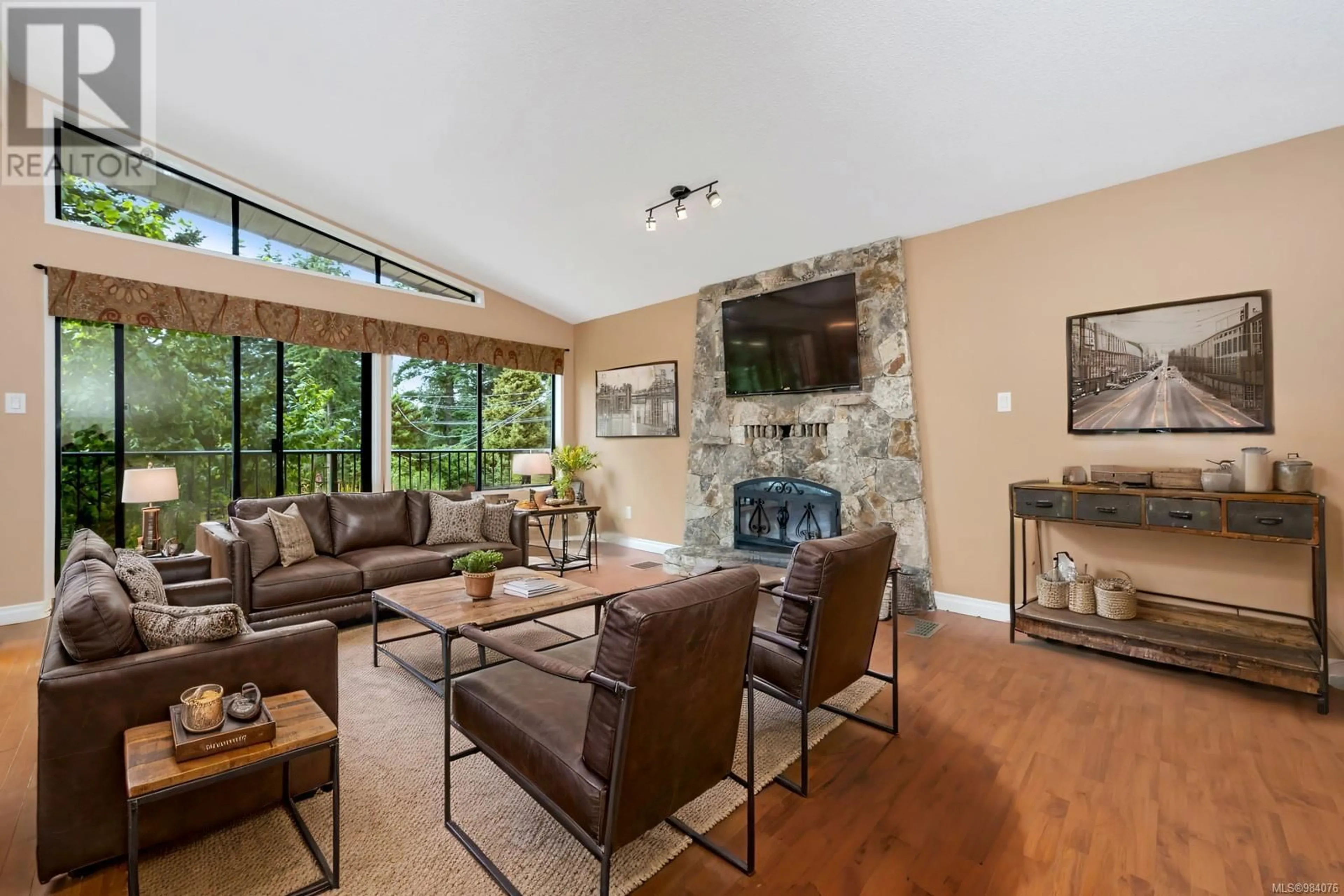 Living room with furniture, unknown for 544 Windthrop Rd, Colwood British Columbia V9C3B5